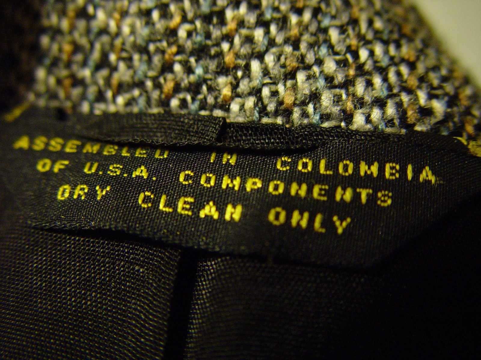 L’UOMO wool Sz 40 jacket, gray w/gold and blue accents,good condition, $13.95 NR