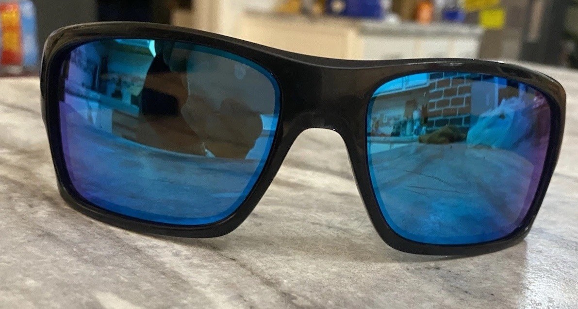 Oakley Men’s Turbine Sunglasses Smoke Clear Frame Blue Lens