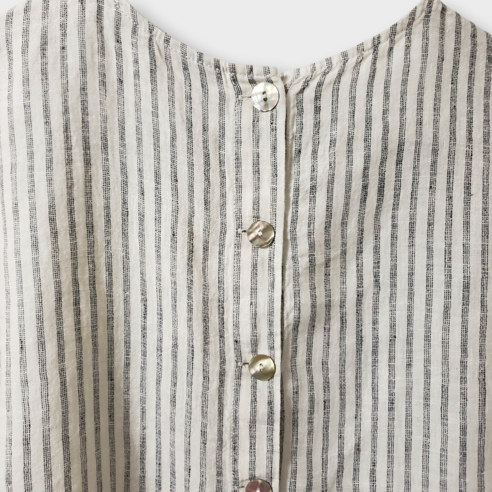 Tahari Linen Boxy Crop Top Cap Sleeve Button Decor White Black Stripe Large