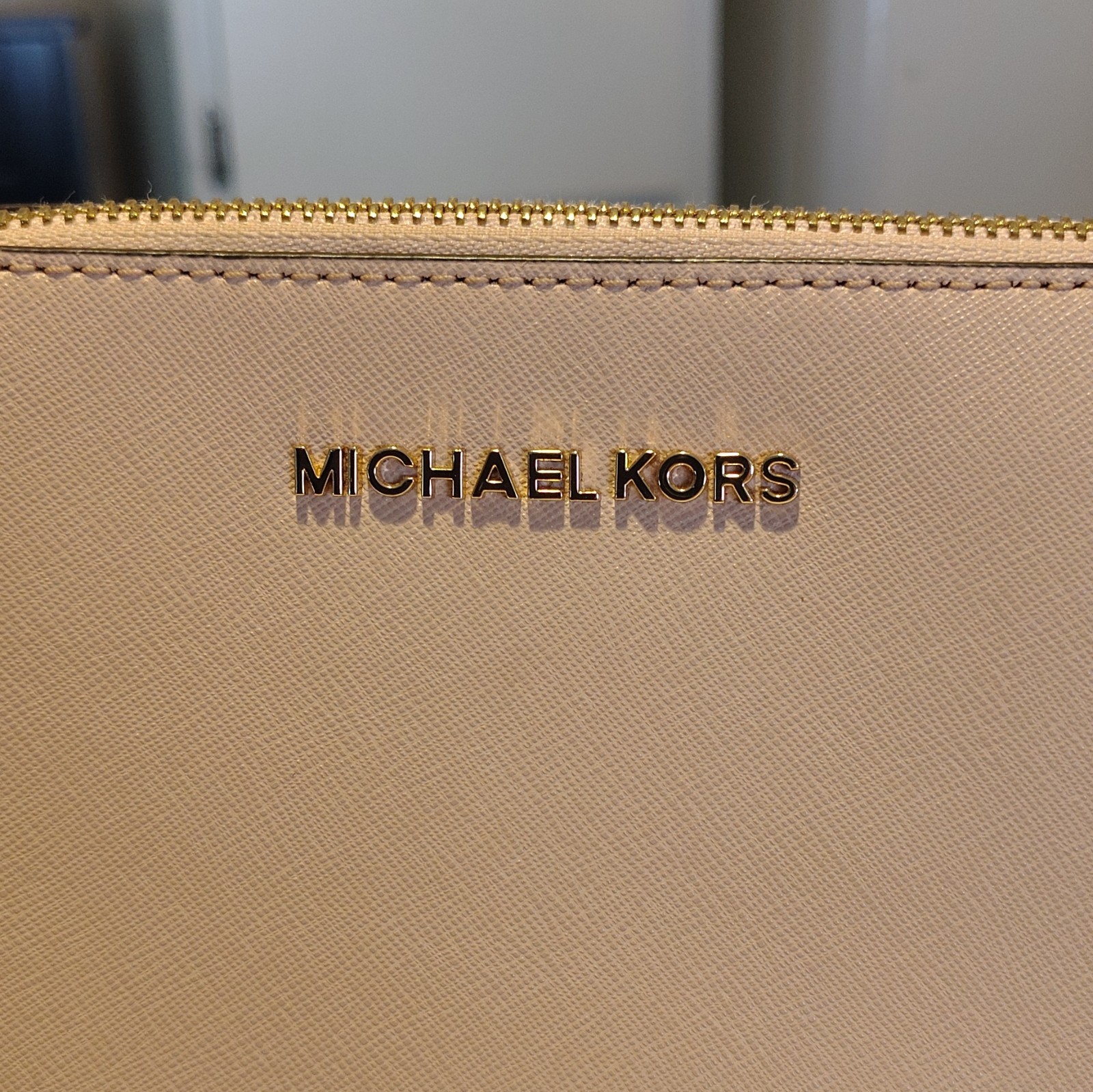 Michael Kors Women’s Cindy Dome Leather Purse Pale Pink Cross body Bag Gold trim
