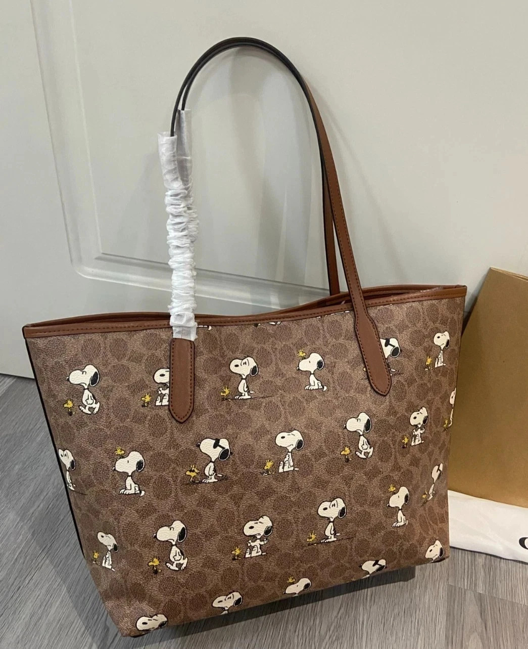 New CBJ89 City Tote Bag Signature Coated Canvas Snoopy Outlet!!