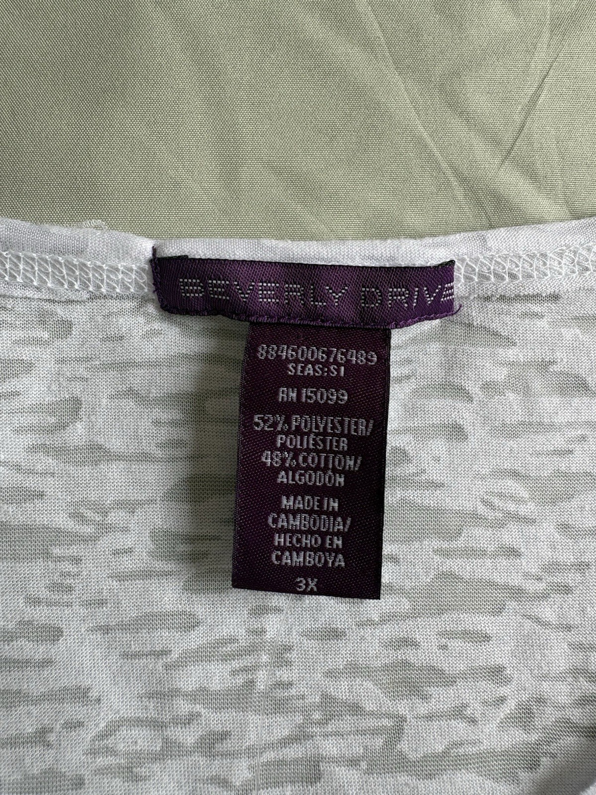 Beverly Drive Women’s Y2K 3X Plus White Knit V-Neck Tee Butterfly Graphic Beaded