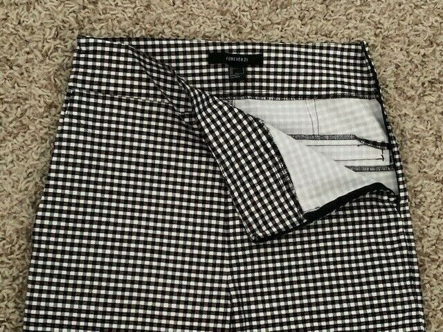 Women’s FOREVER 21 Black & White Checkered Crop Pants, size small