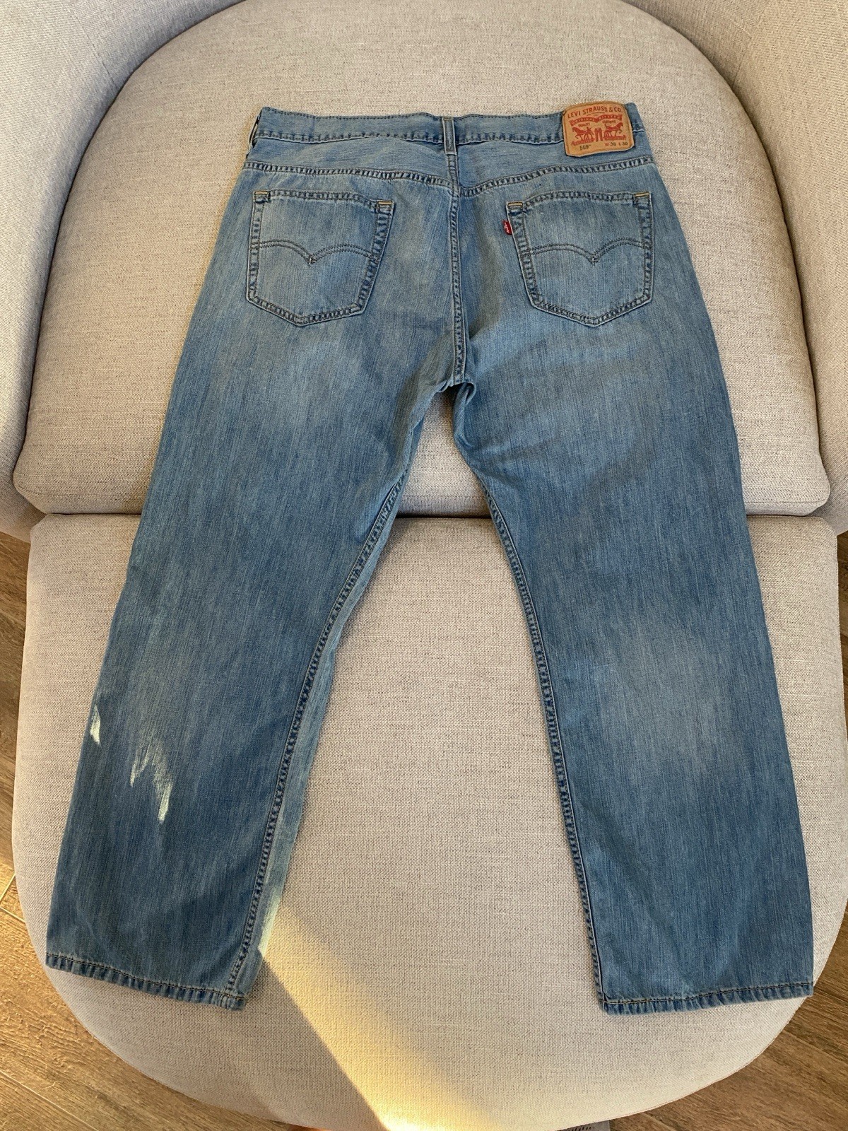 569 Levi’s Men’s 36×30 Light Wash Denim Blue Jeans Straight Fit