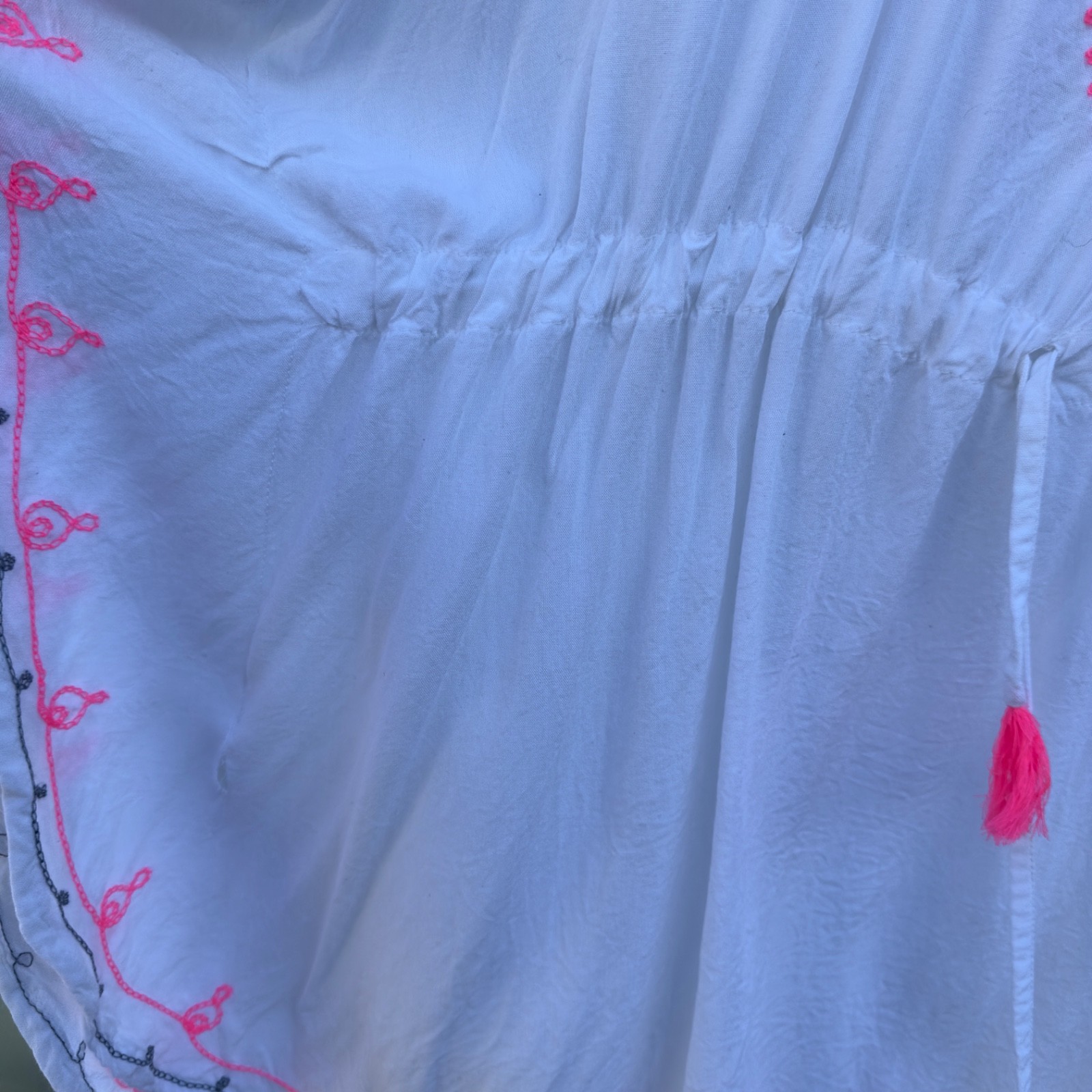 Omja World White Kaftan Top – Neon Pink Treble Clef & Black Swirl Embroidery OS