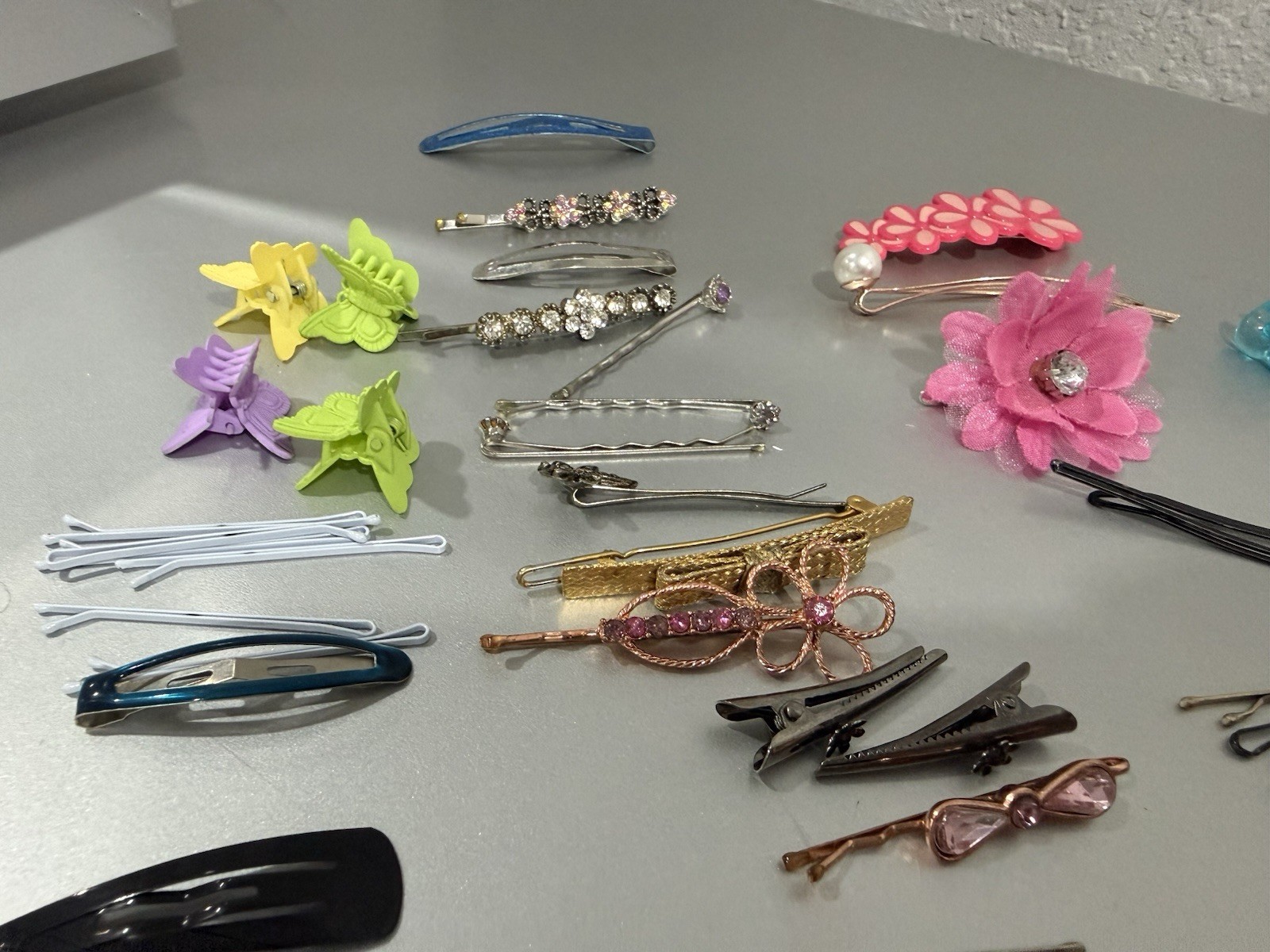 Mixed Hair Accessories Lot Clips Barrettes Claw Clips Bobby Pins Floral Decor