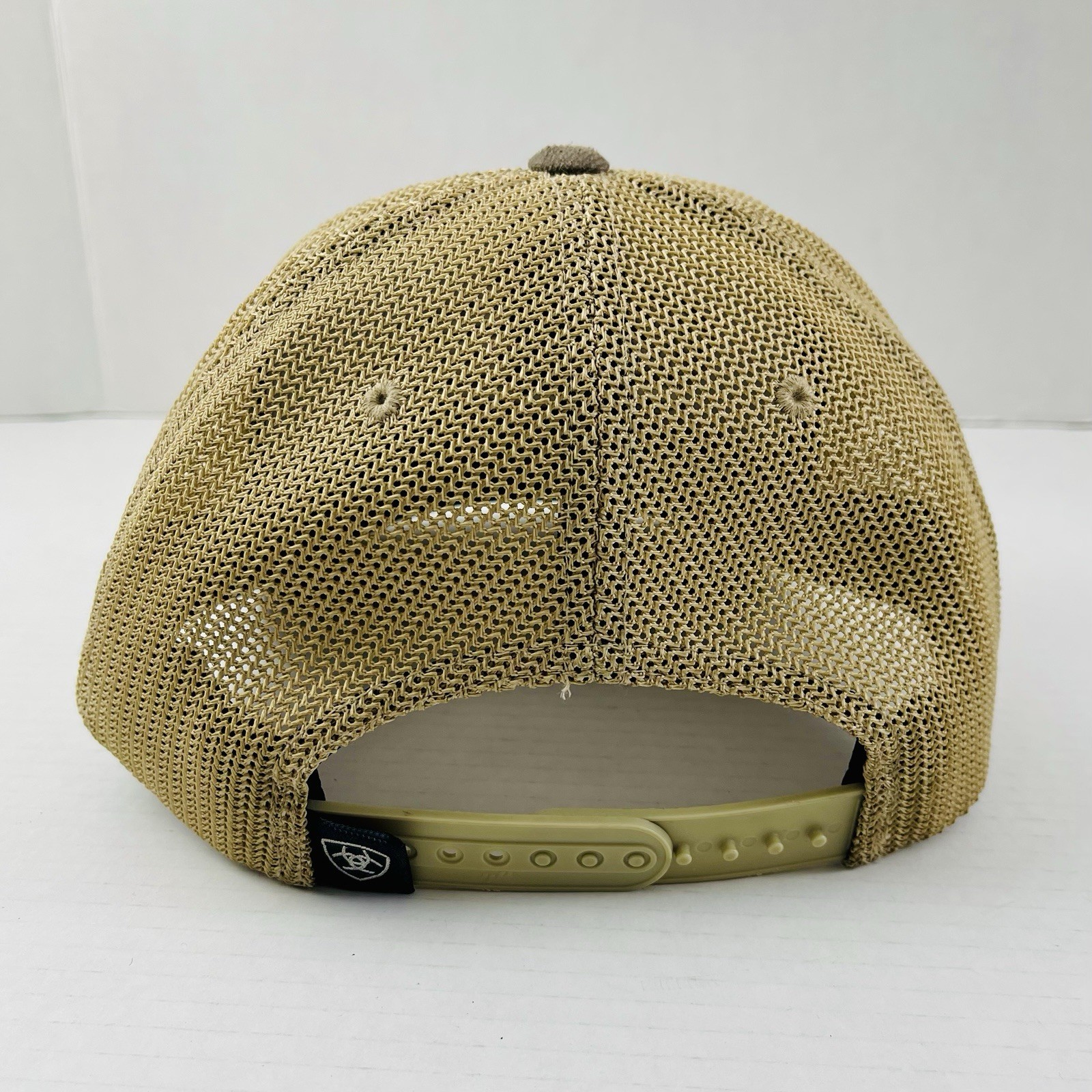 Ariat Snapback Flexfit 110 Men Trucker Cap Hat Brown Mesh Patriot Embroided Flag