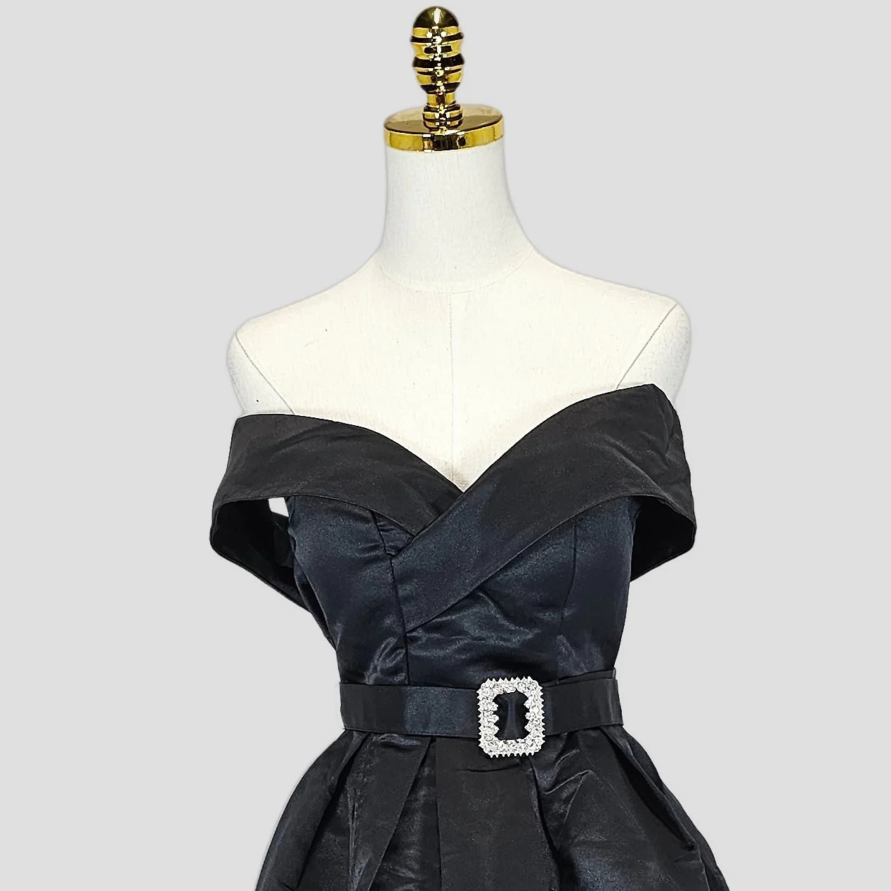Chic & Sassy Off-Shoulder Evening Delight
