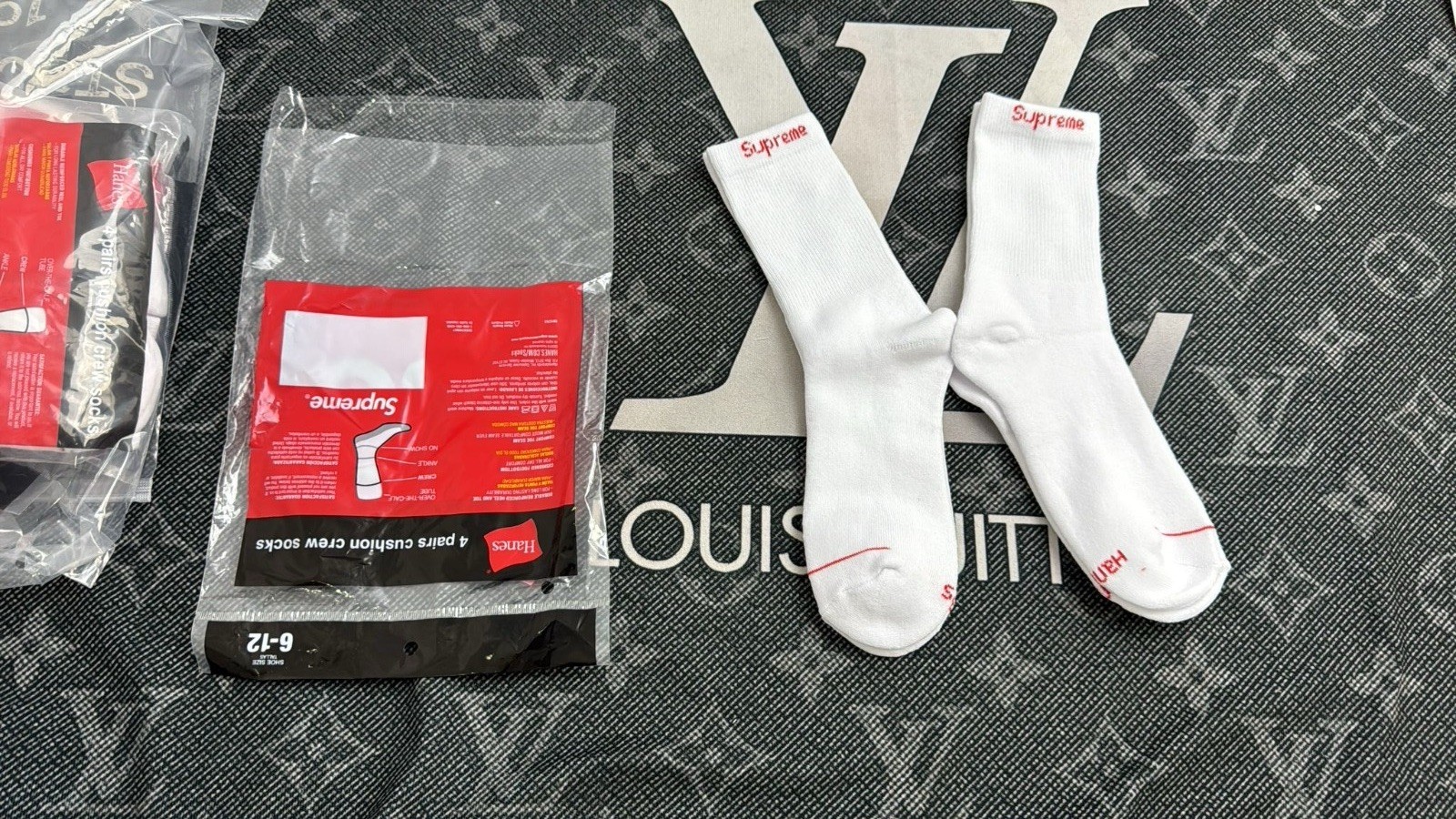 Supreme Hanes Crew Socks 4 Pack White Size 6-12 Brand New Free Shipping