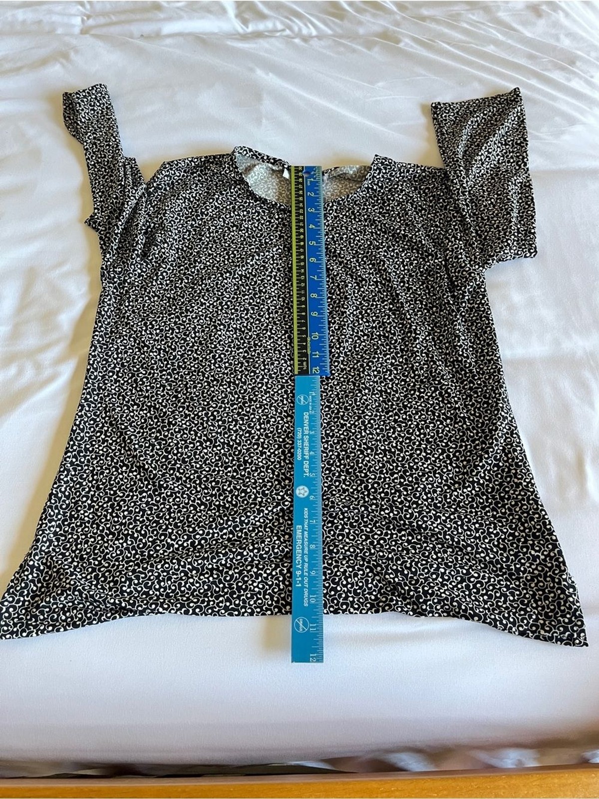 Sag Harbor Black & White Swirl Printed Long Sleeve Blouse Keyhole Size Medium