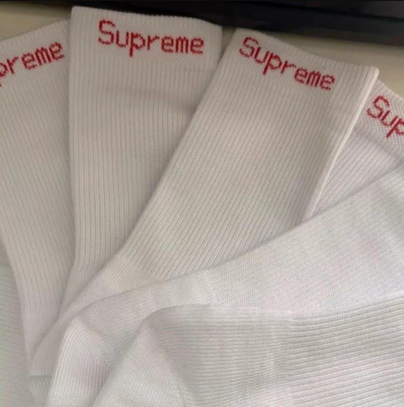 Supreme x Hanes Crew Socks White 4-Pack Size 6-12 New w/ Tags Cotton