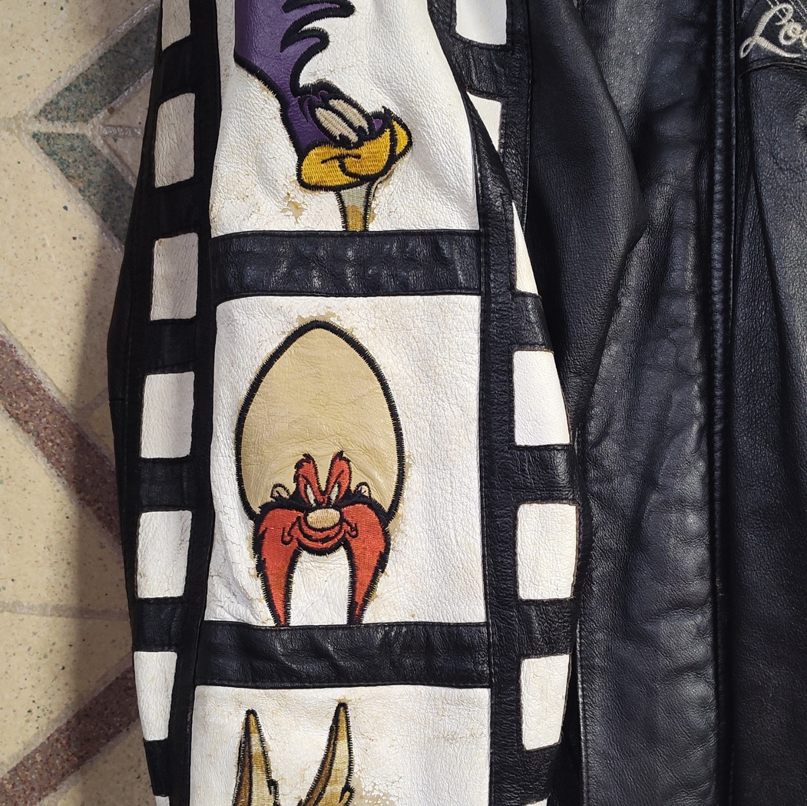 Looney Tunes Men’s XL Bomber Leather Jacket Black Graphic Print Zip 42″ Chest
