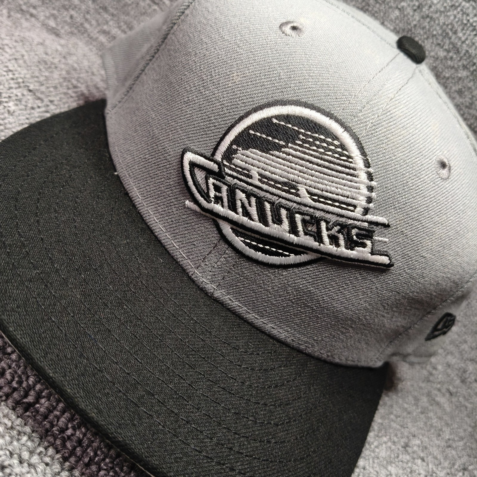 New Era Vancouver Canucks 59FIFTY Fitted Grey Black Hat 7 1 4