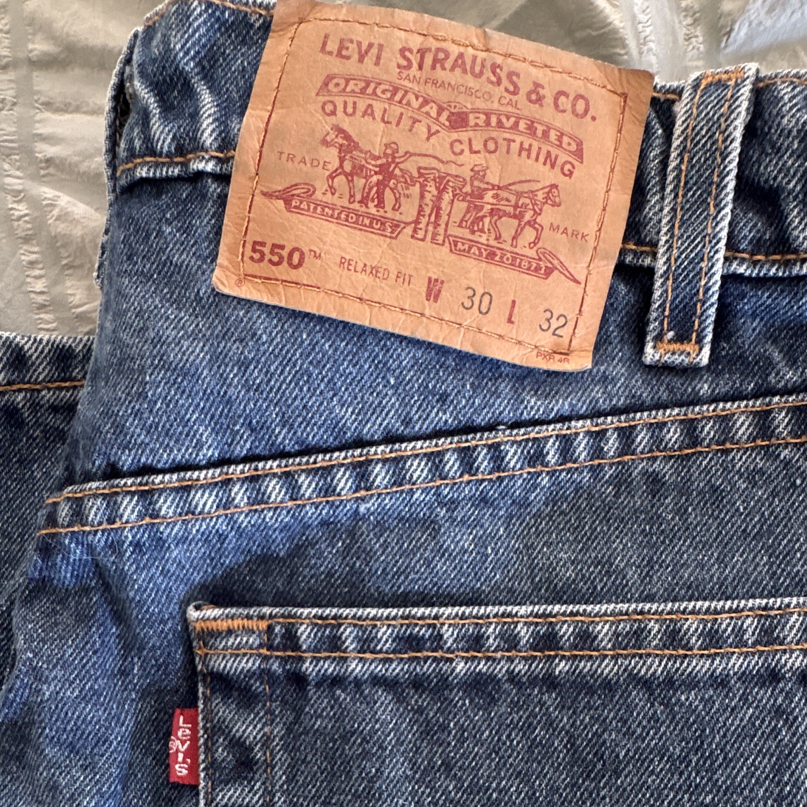 Levi’s Men’s 550 Relaxed Fit Straight Leg Jeans Medium Wash Blue Mid Rise