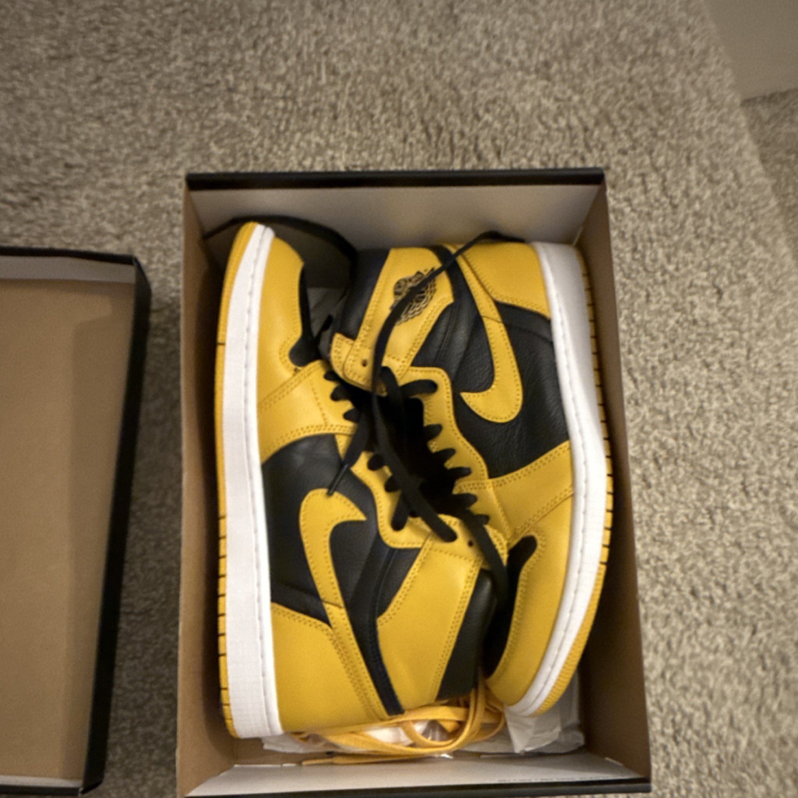 Nike Men’s Black/Yellow Colorblock Mid Top Lace-Up Athletic Sneakers