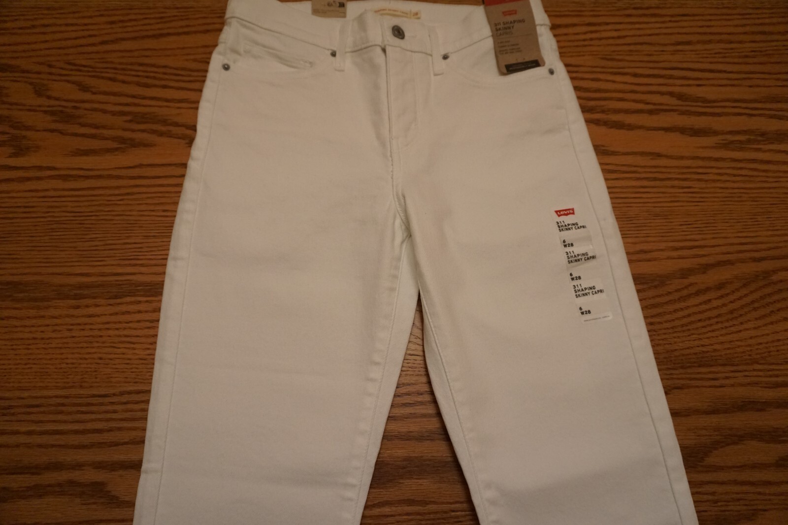 NWT WOMEN’S LEVI JEANS 311 Multiple Sizes Shaping Skinny Capris Mid Rise White
