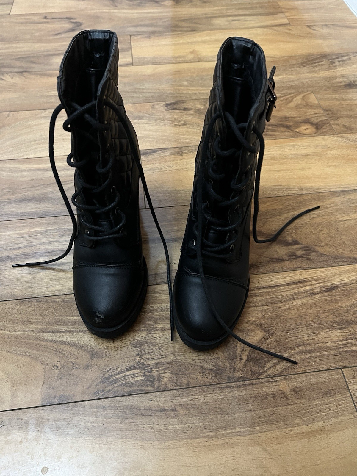 Women’s Black Lace-Up Ankle Bootie Punk Quilted Round Toe Lug Sole 8