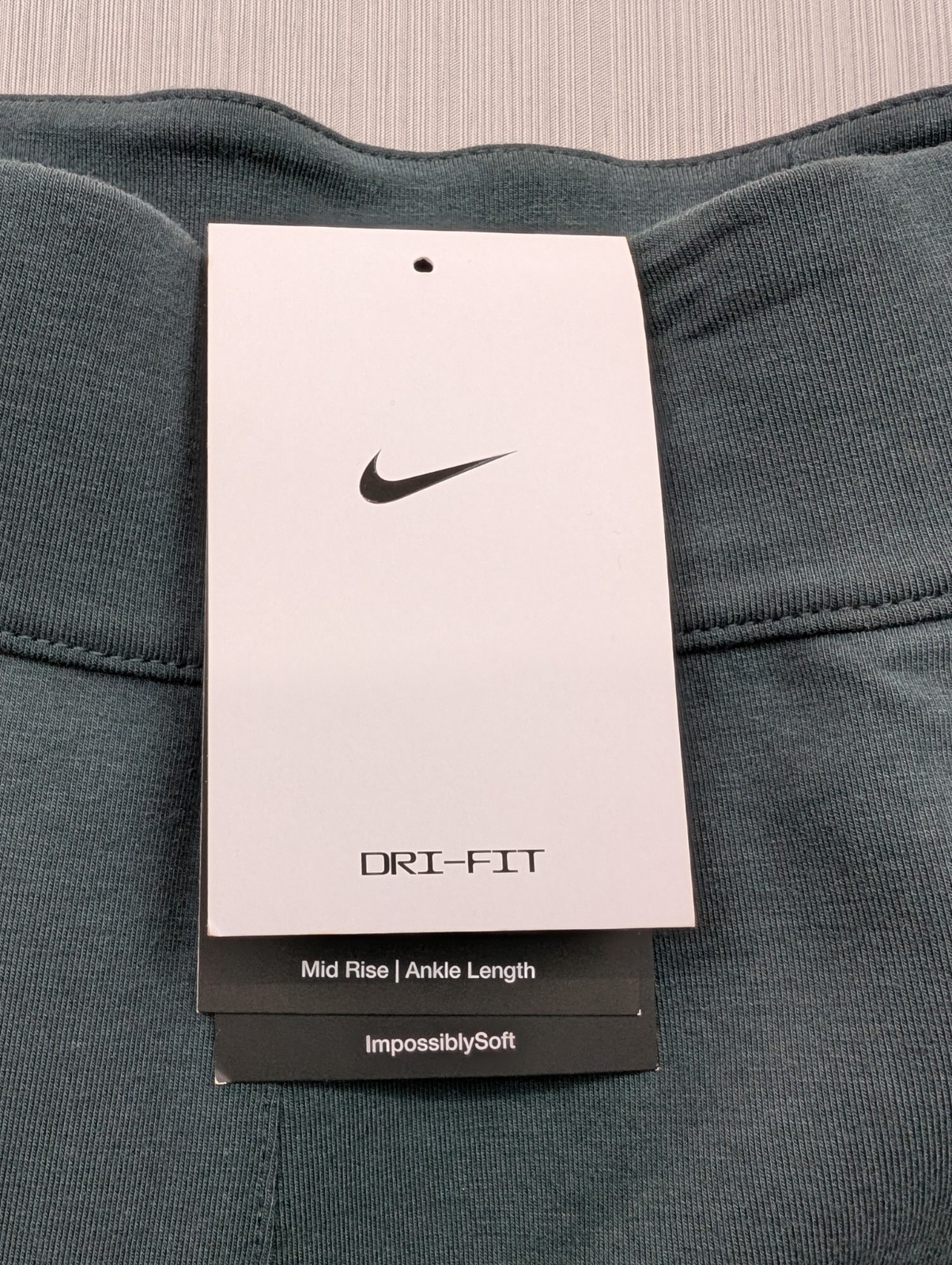 New Nike 24.7 Impossibly Soft Joggers Womens Size Medium Midrise Ankle