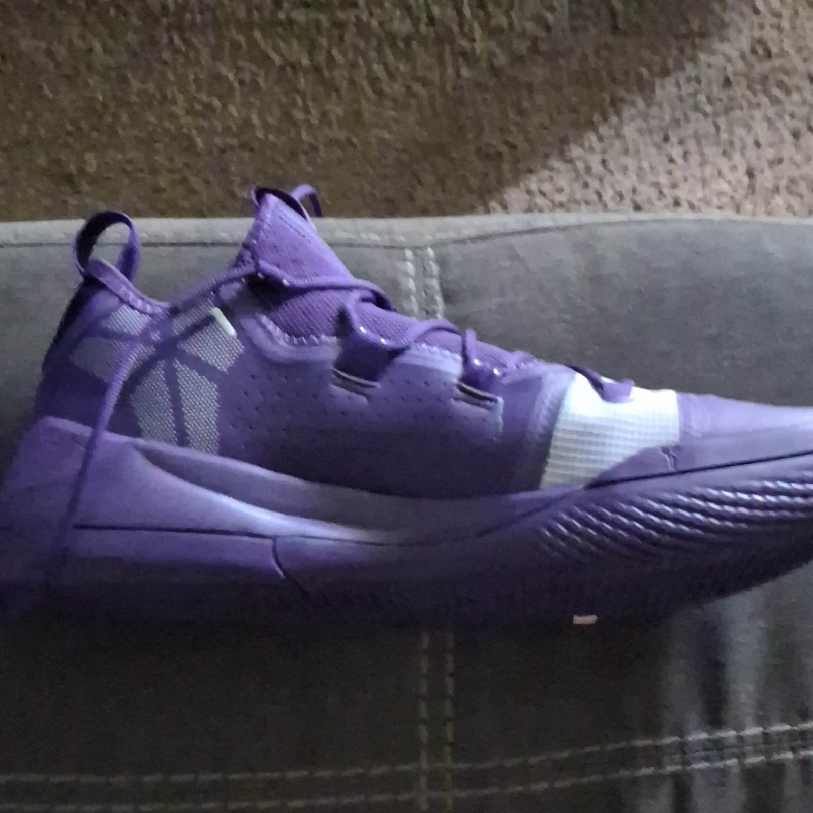 Nike Kobe A.D. Exodus Men’s Mid Top basketball shoes