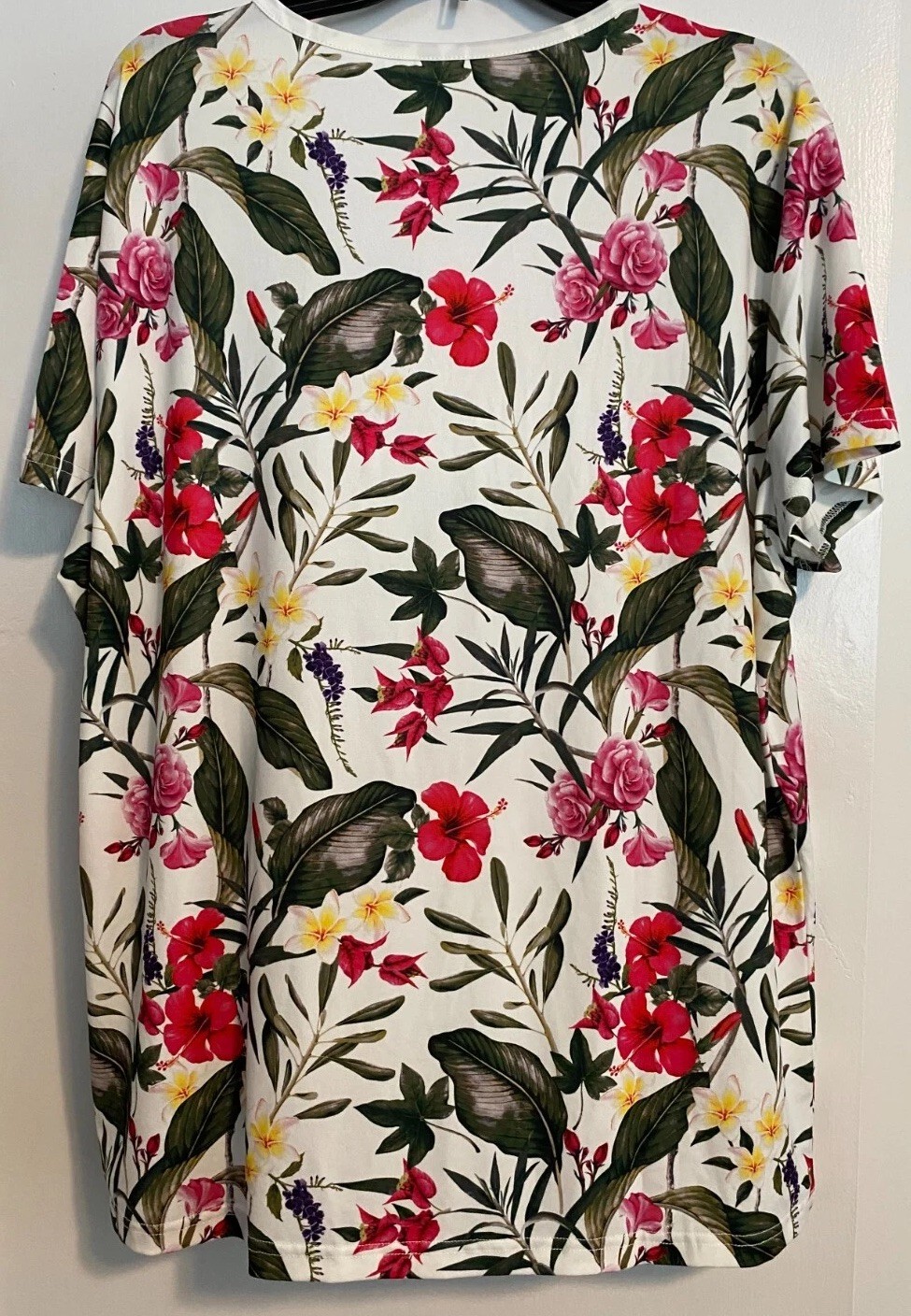 Multi-Floral Top Short Sleeves Size XXL Polyester Spandex Colorful Stretchy NWOT