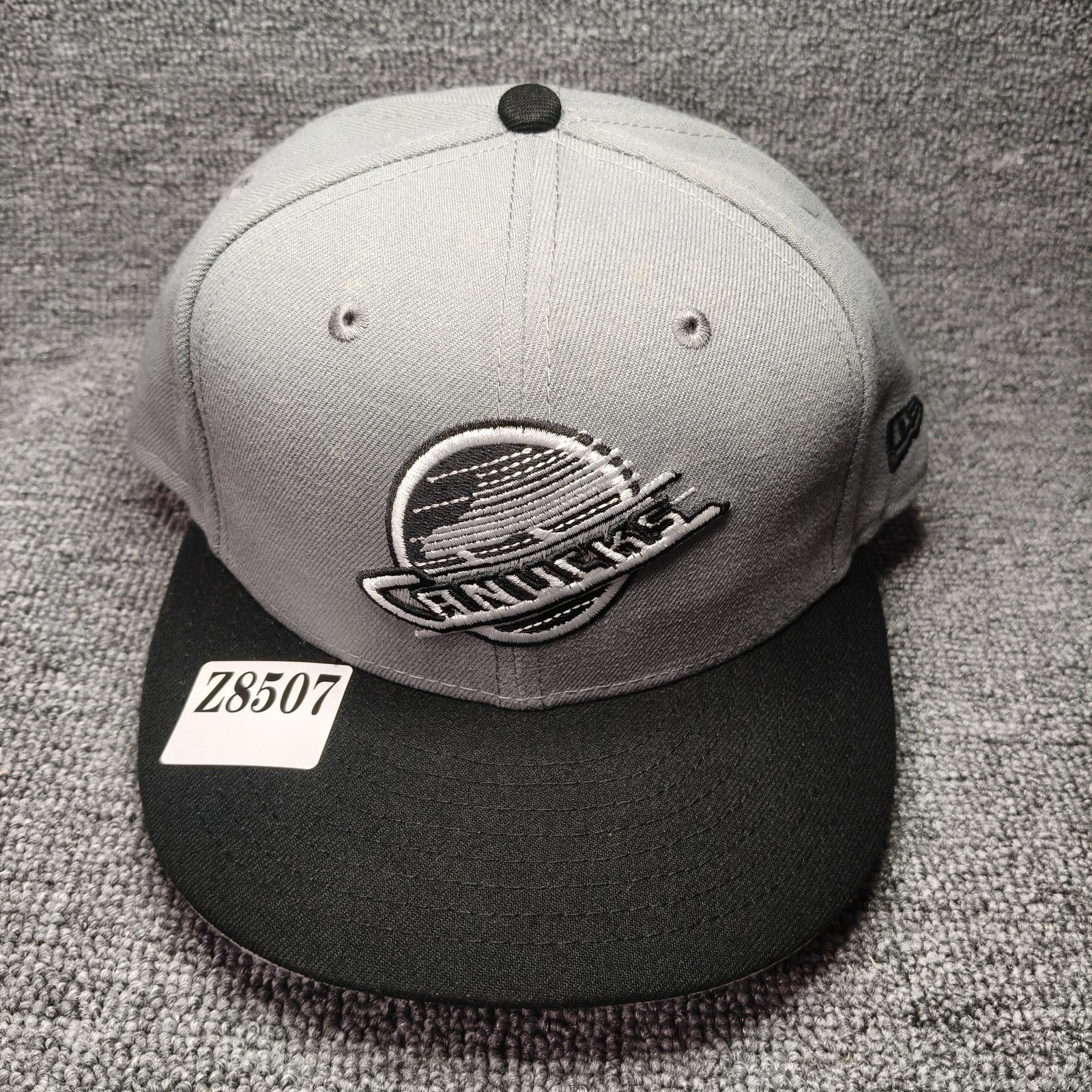 New Era Vancouver Canucks 59FIFTY Fitted Grey Black Hat 7 1 4