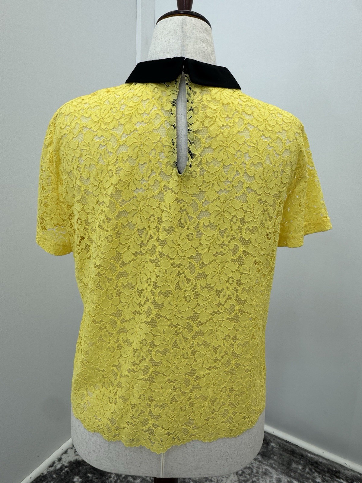 ZARA Vibrant Yellow Lace Shirt With Demure Black Peter Pan Collar Size XL
