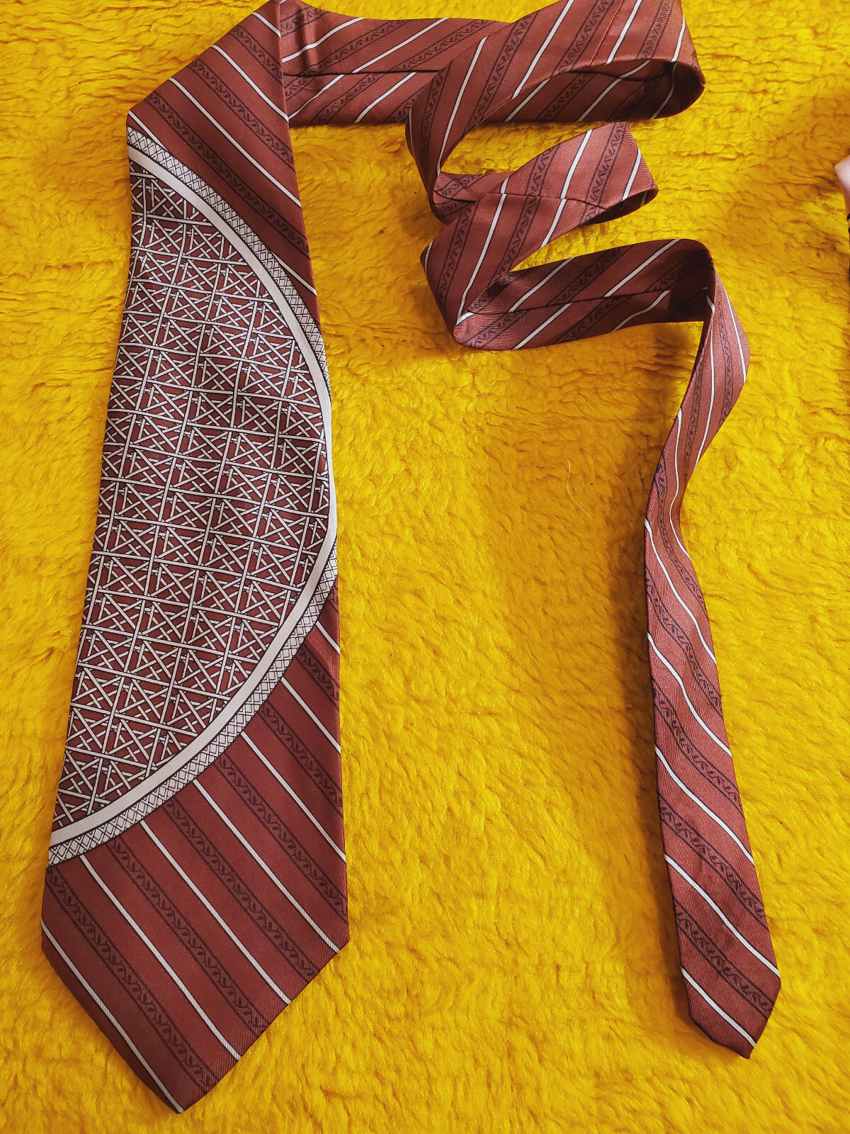 1970s HARRODS ~ FIRST EDITION ~ MENS TIE ~ VICTORIAN ERA ~ CRYSTAL PALACE ~ 56″