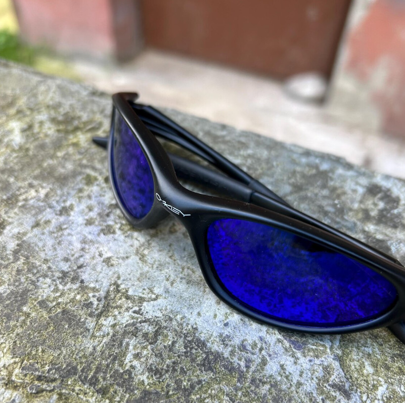 Vintage Oakley Minute Sunglasses Black Frame Blue Lenses Y2K Gorpcore