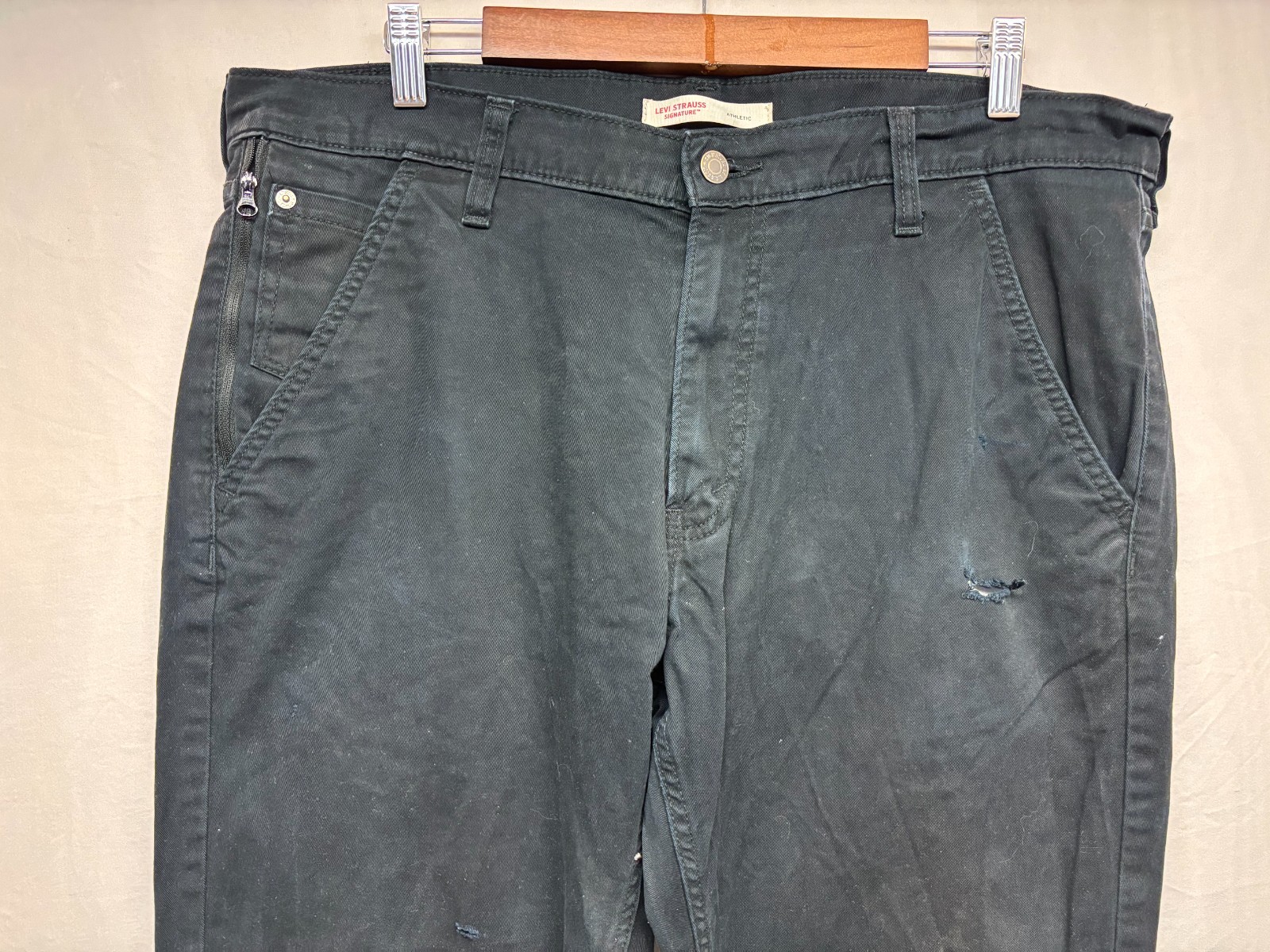 Levi Strauss & Co. Jeans Signature Men’s Black Athletic Fit Distressed 36×30