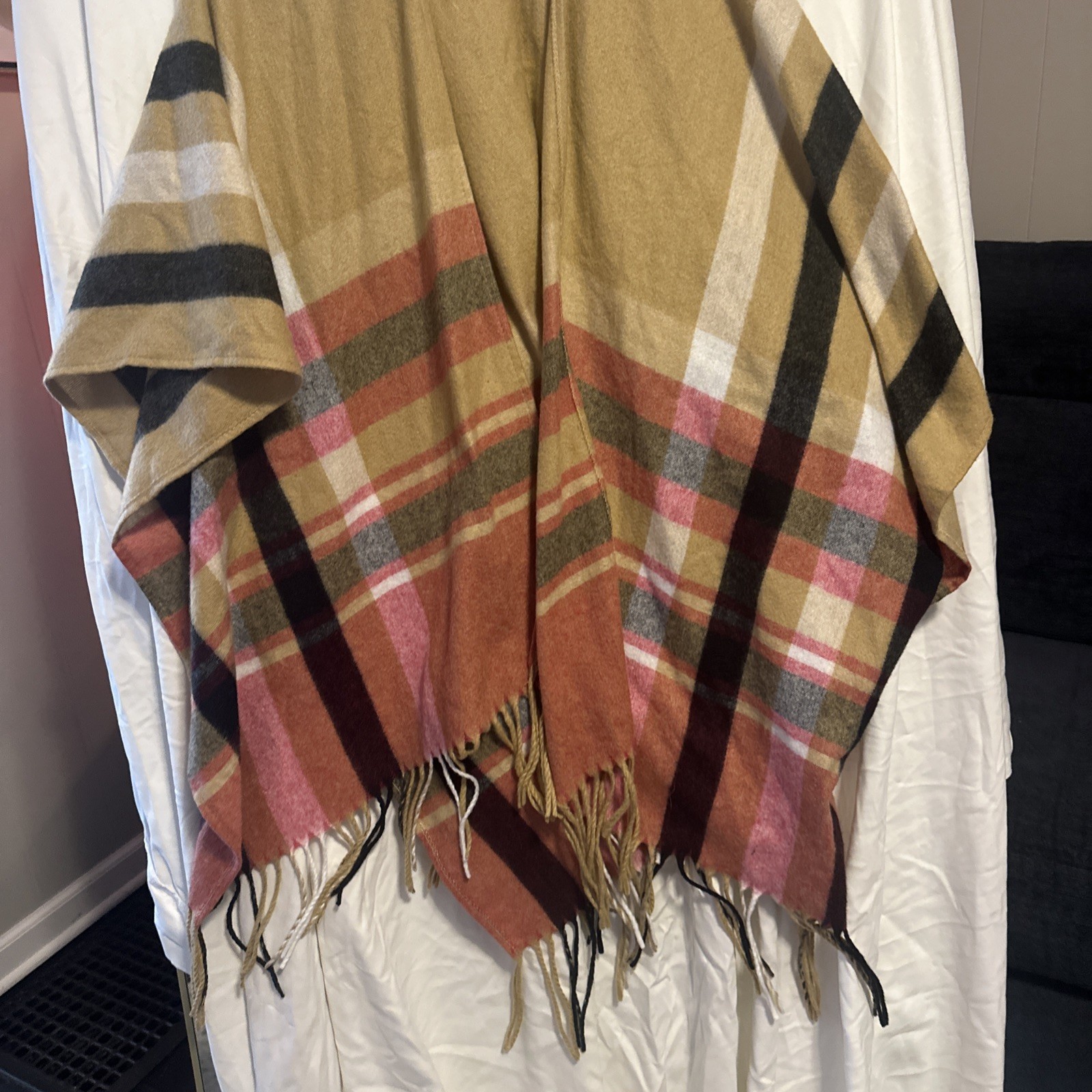 Women’s Woolrich Tan Pink and Black Shawl Scarf. One Size 7