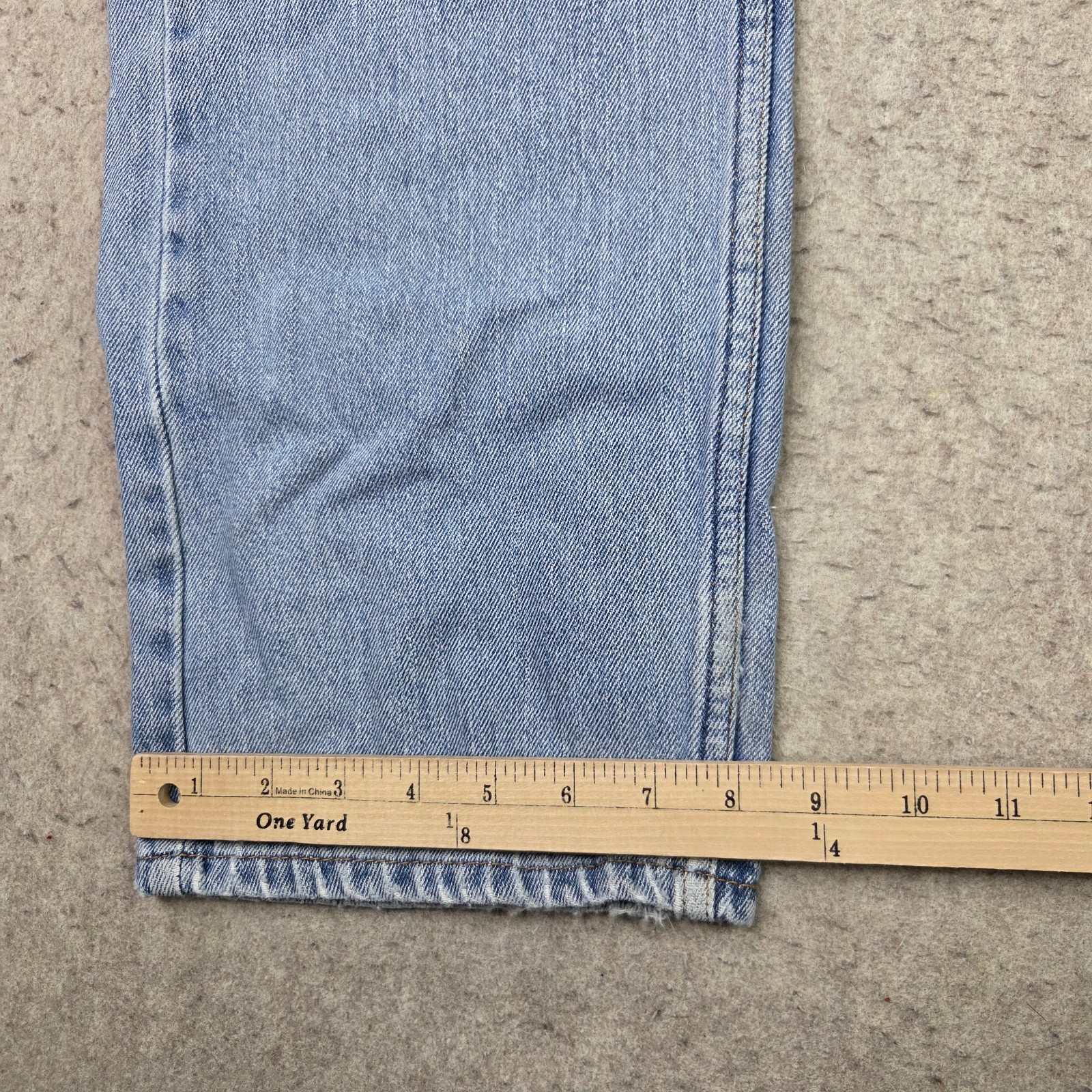 Levis 505 Mens Jeans 38×34 Blue Light Wash Denim Straight Fit Zip Fly 5-Pocket