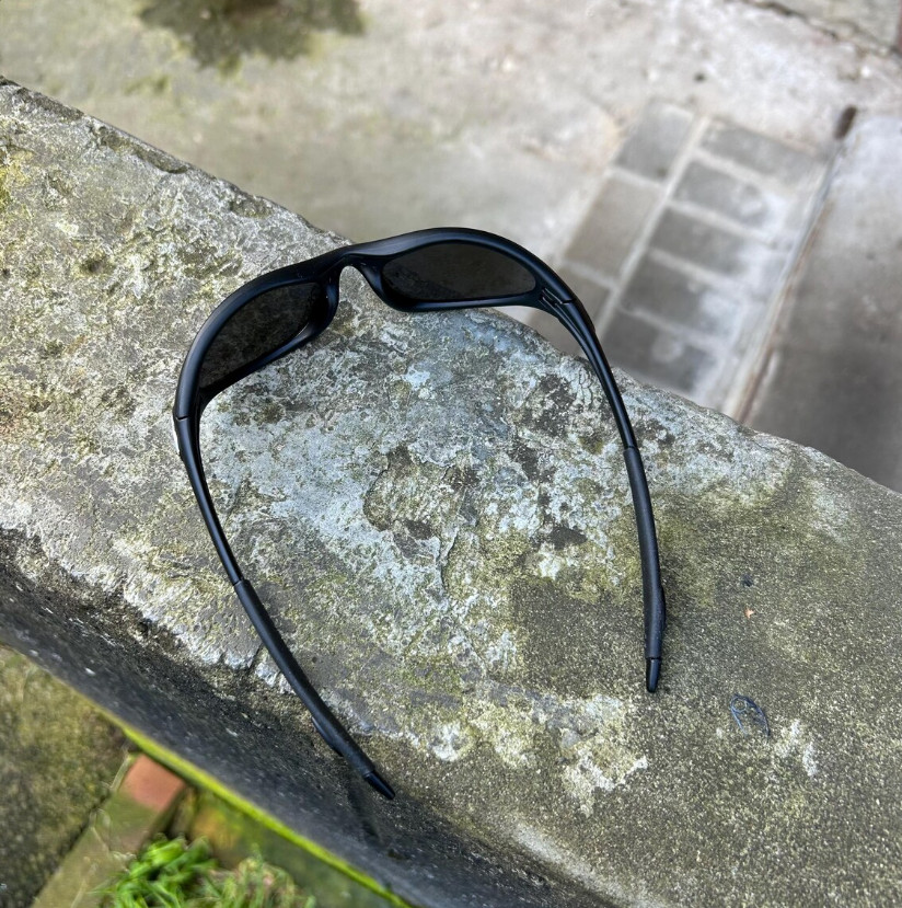 Vintage Oakley Minute Sunglasses Black Frame Blue Lenses Y2K Gorpcore