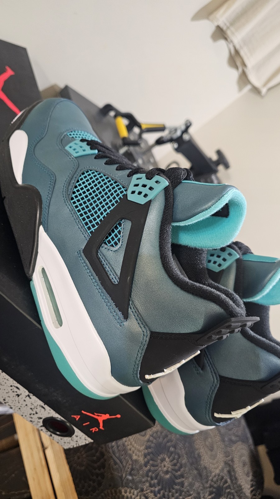 Jordan Air Jordan 4 Retro Teal/Black/White Leather Mid-Top 705331-330 2015