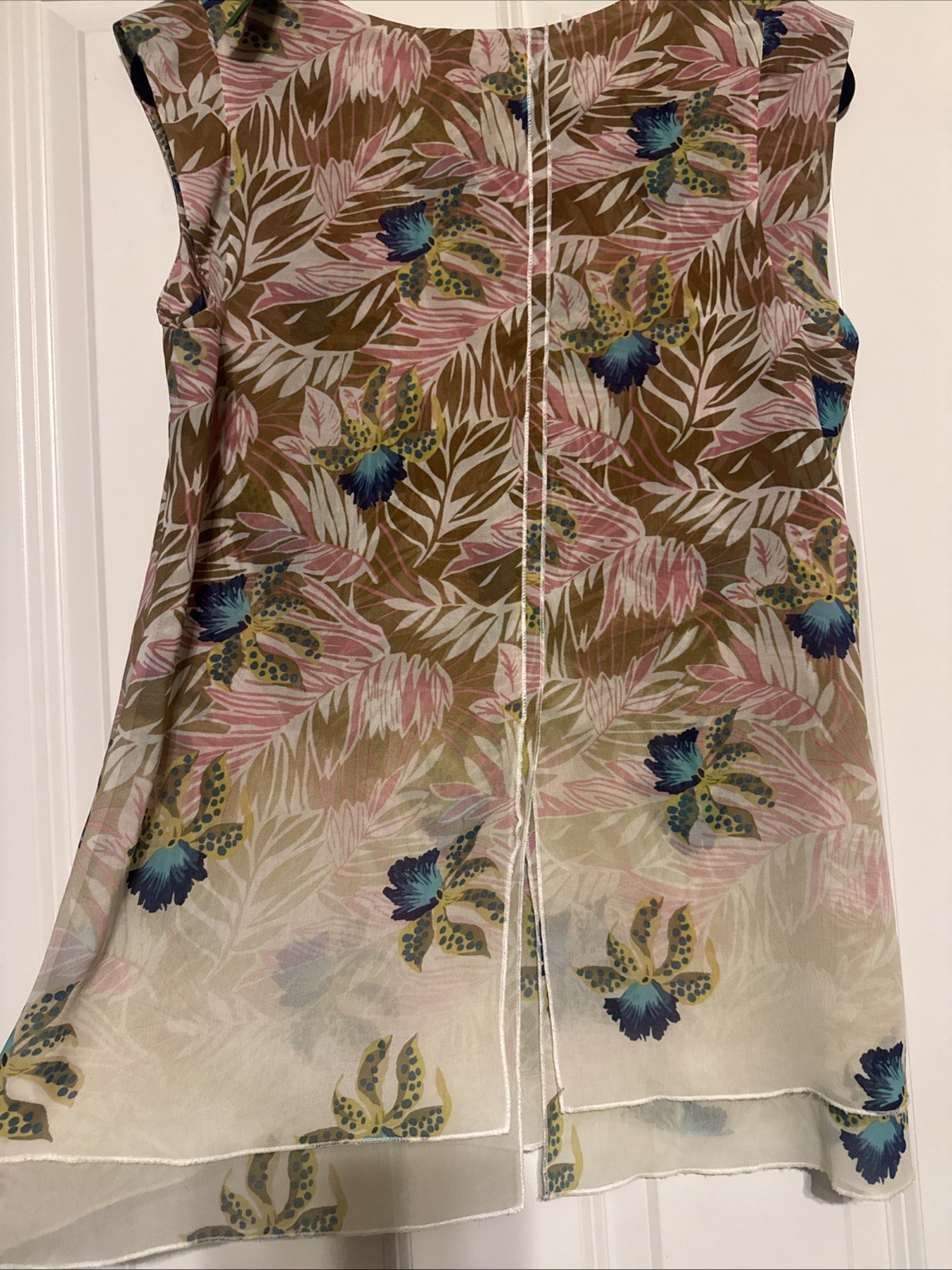 Cabi Womens Top Sz Med. Floral Art Layered Back Slit Scoop Neck Sleeveless