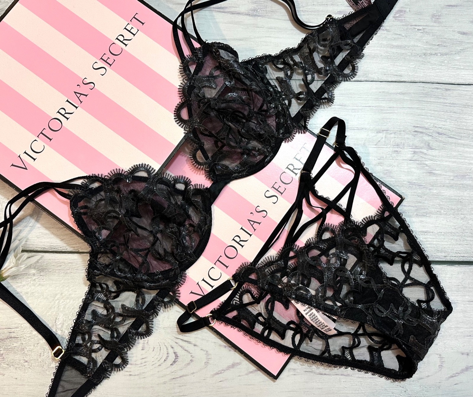 Victoria’s Secret Shimmer Heart Embroidery Unlined Balconette Bra Set Black