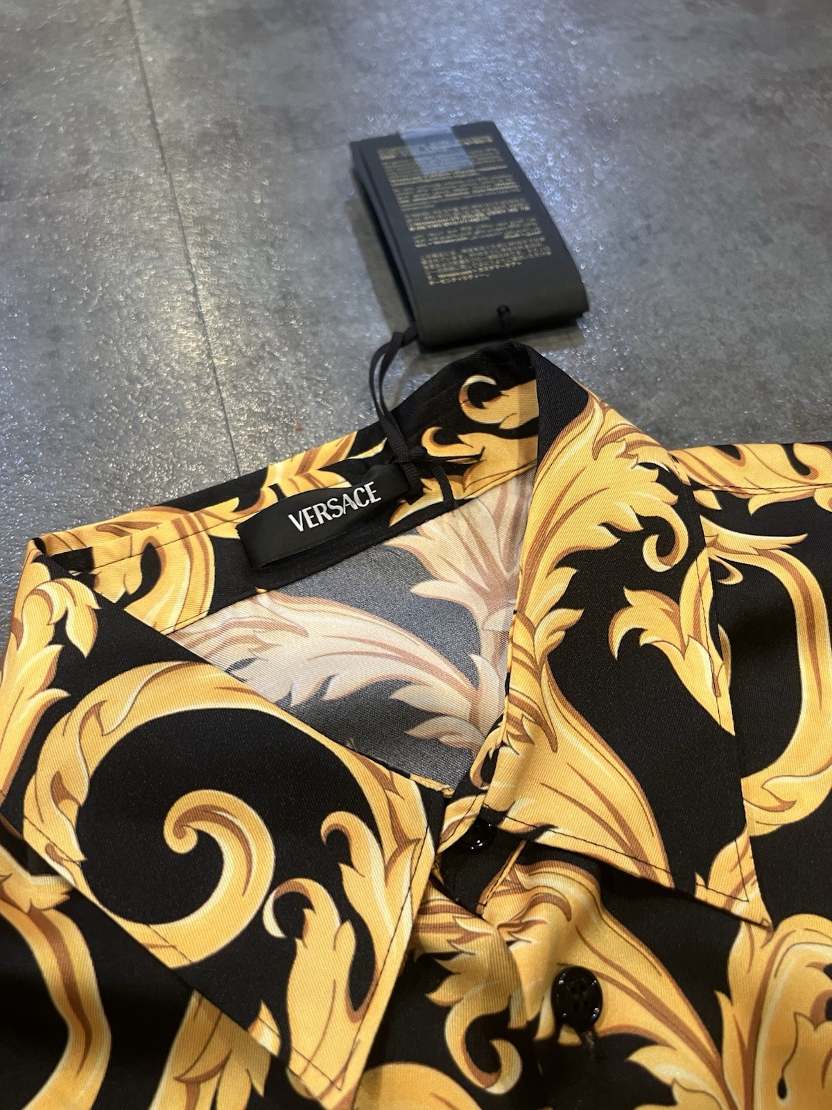 $1050 VERSACE Men’s Black Gold Barocco Shirt 50 LARGE See Measurements