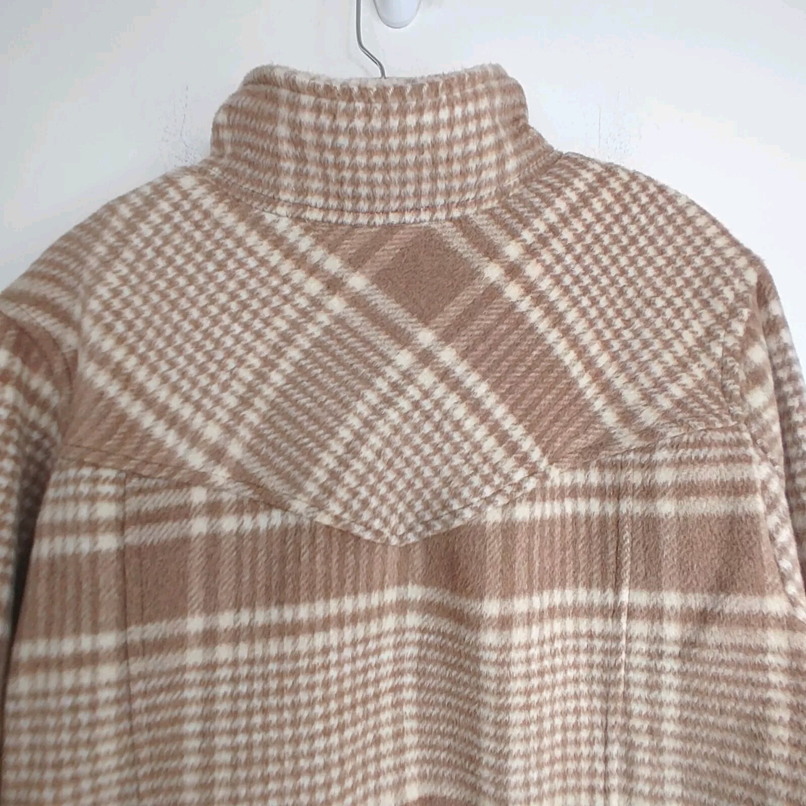Bagatelle Women’s Large Jacket Plaid Beige White Cropped Fleece Zip Up New