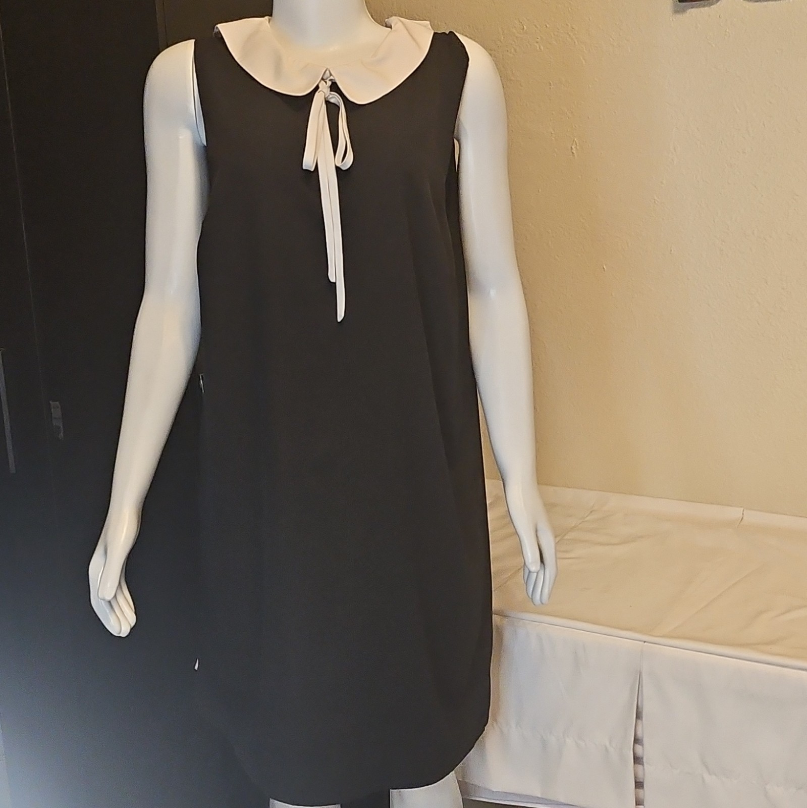 CeCe Shift Dress Black/White Peter Pan Collar Bow Sleeveless Knee Length 12