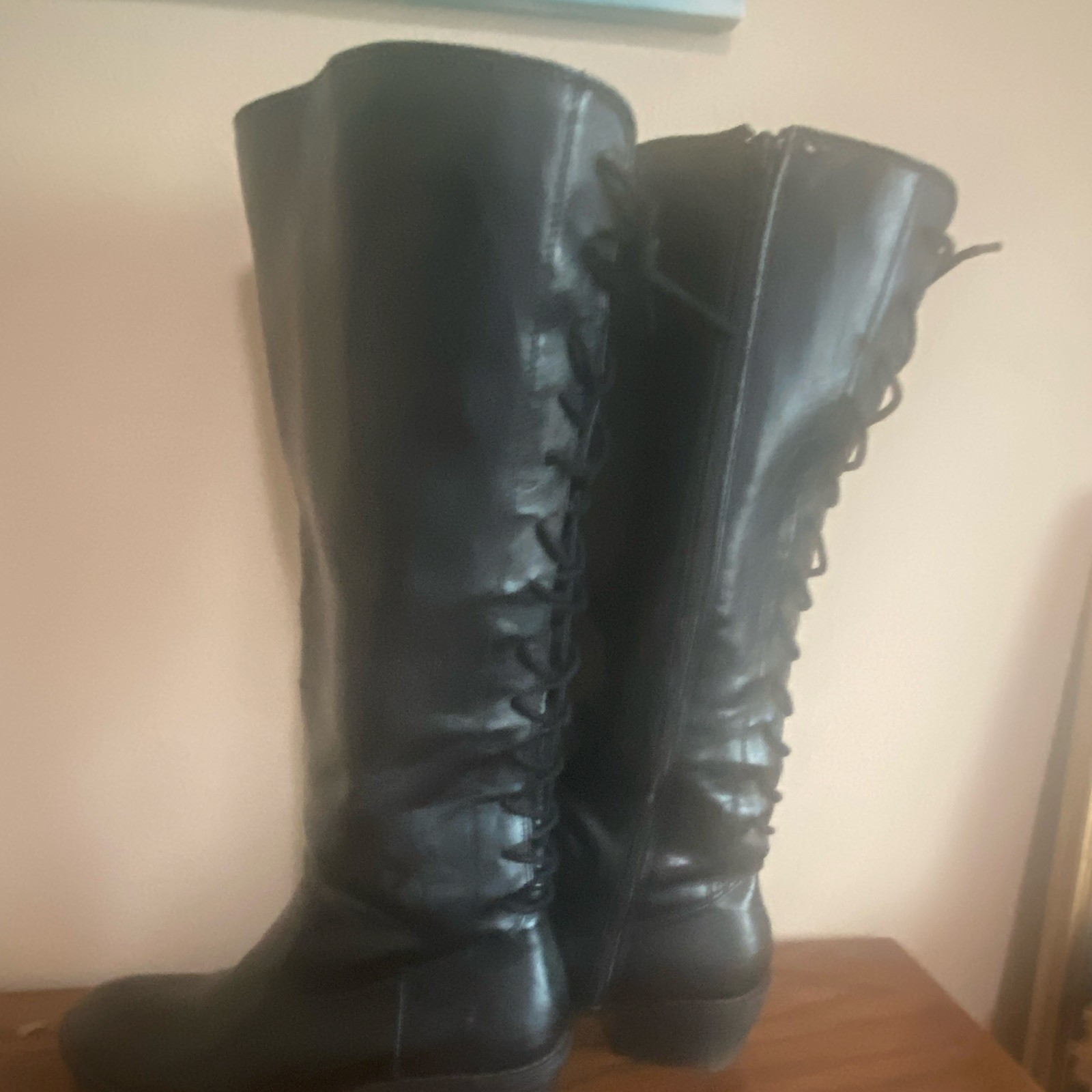 Eurosoft Women’s Black Leather Riding Boot Round Toe with zipper and Lace-Up 8M