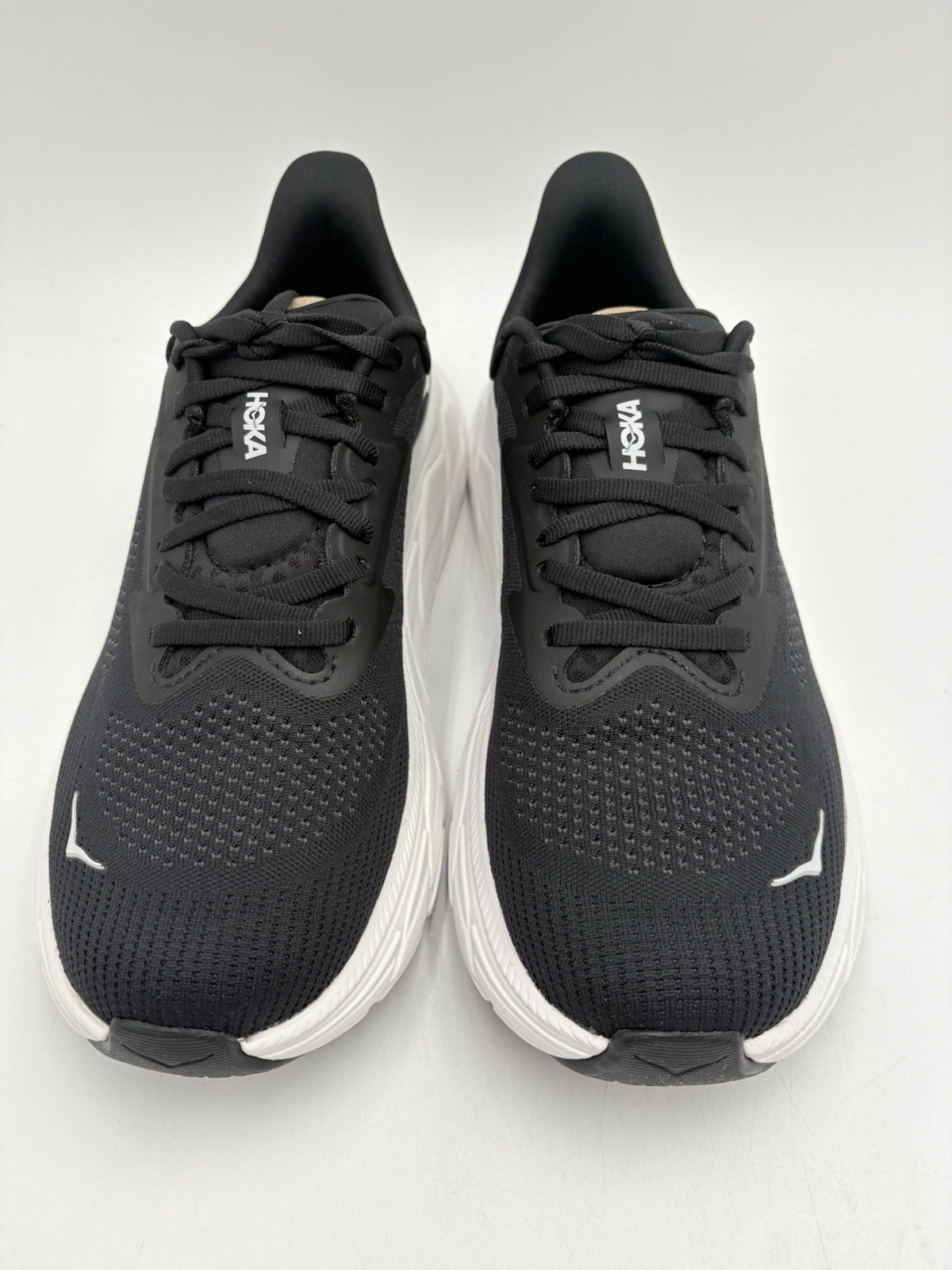 HOKA Women’s Arahi 7 Size 8 Wide Black White |1147890-BWHT|