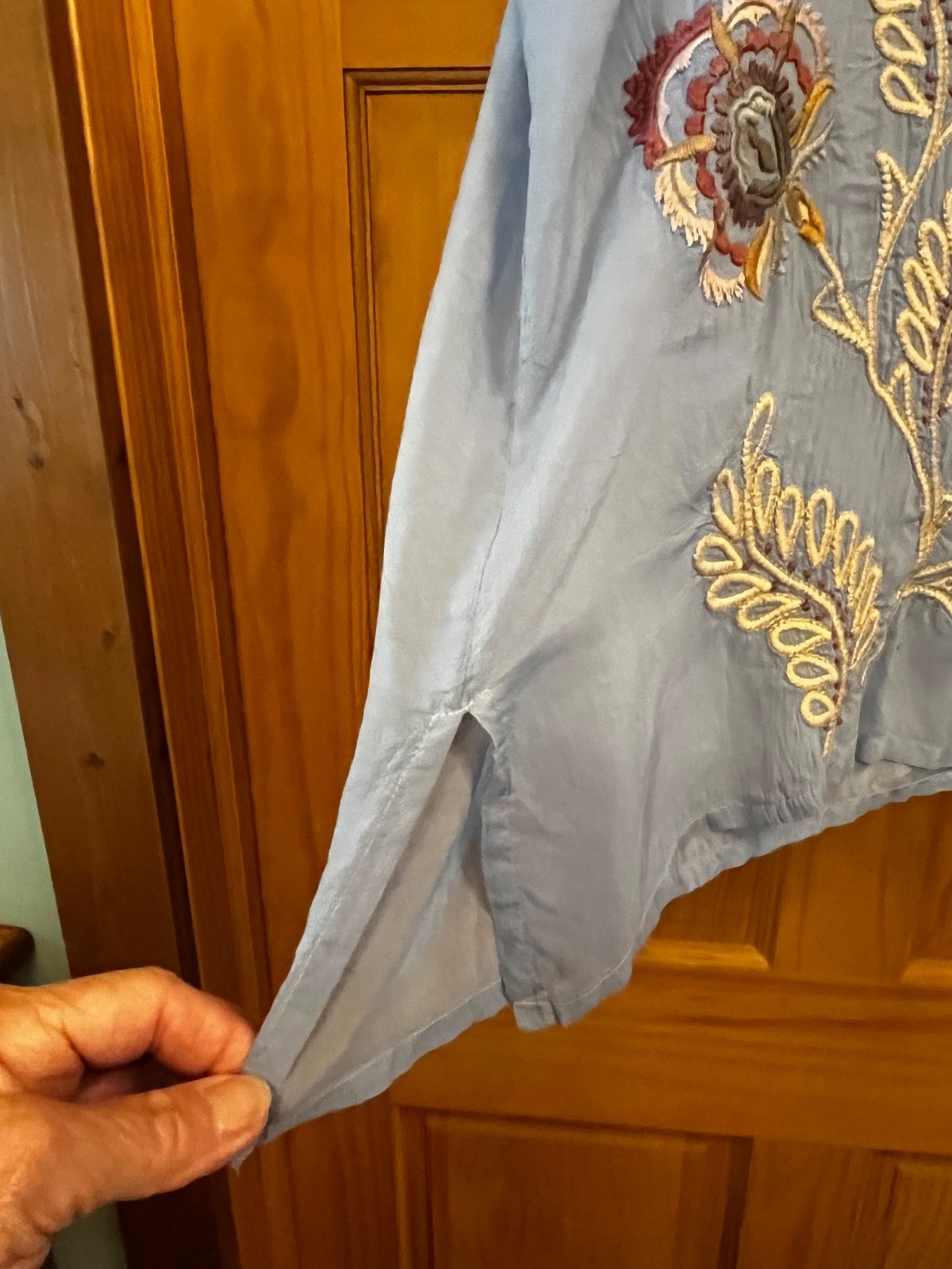 Johnny Was Slim Audrey tunic Large, pale blue with beautiful embroidery