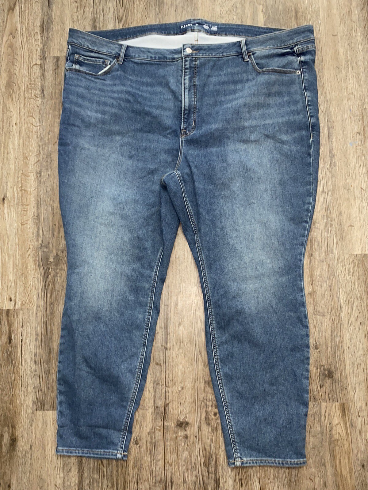 NWOT Old Navy Rockstar High Rise Super Skinny Jeans, Size 28￼