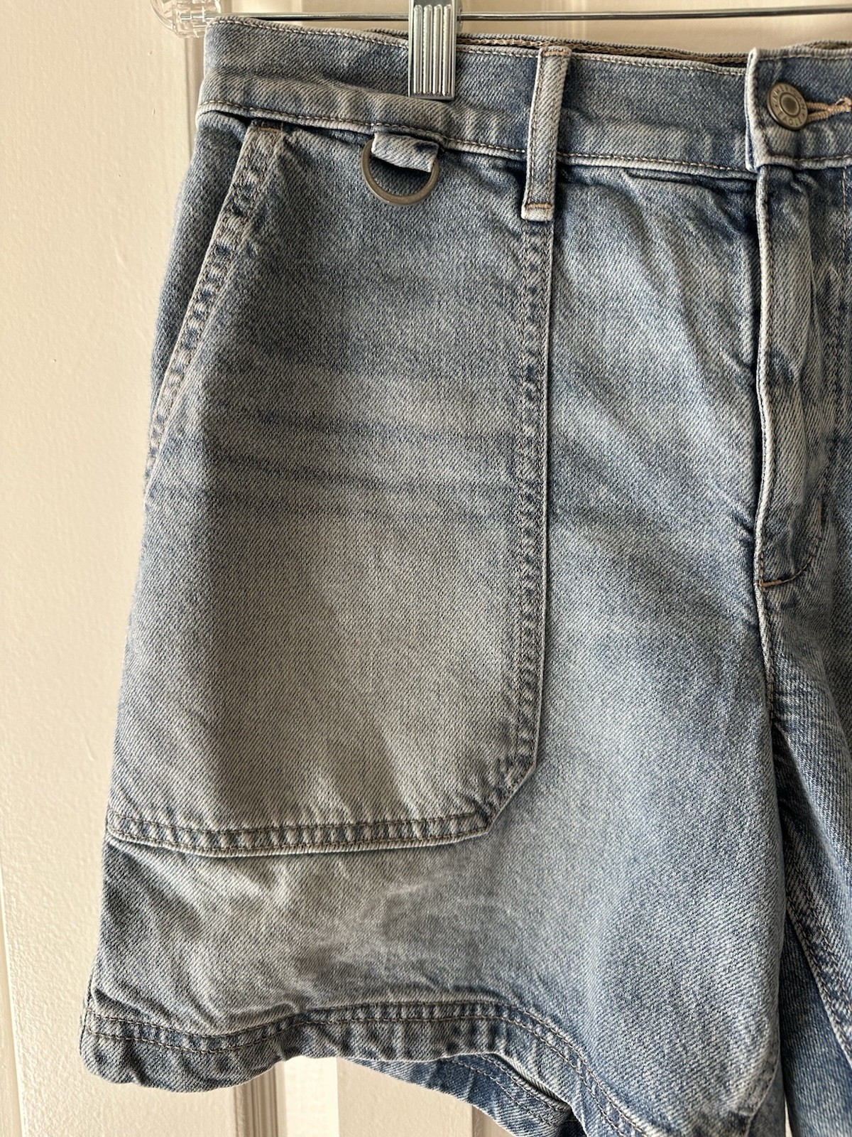 American Eagle High Waisted Utility Denim Shorts Size 8 Light Wash Patch Pocket