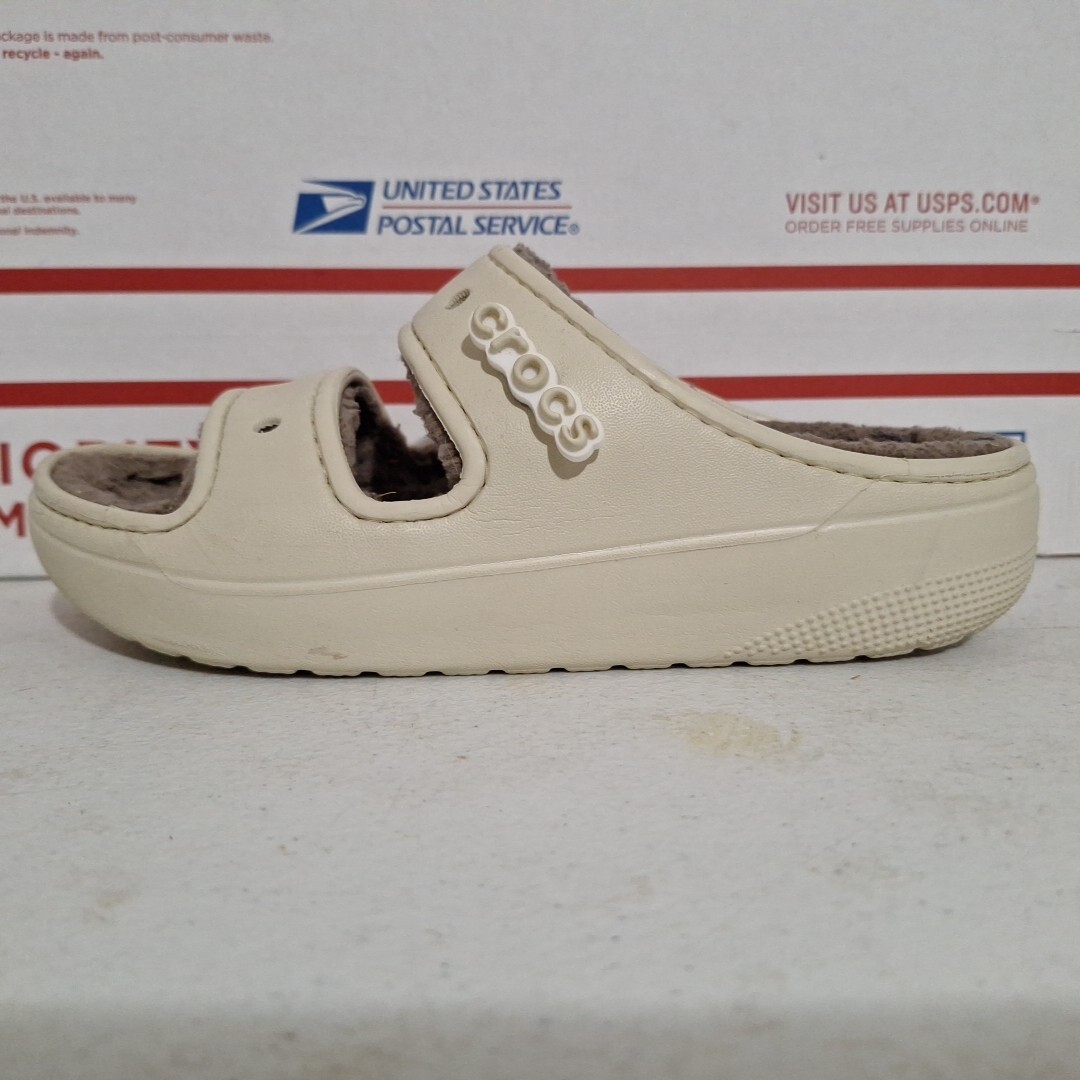 Crocs Classic Cozzzy Beige Faux Fur Unisex Sandal Men 4 Women 6 Dual Comfort