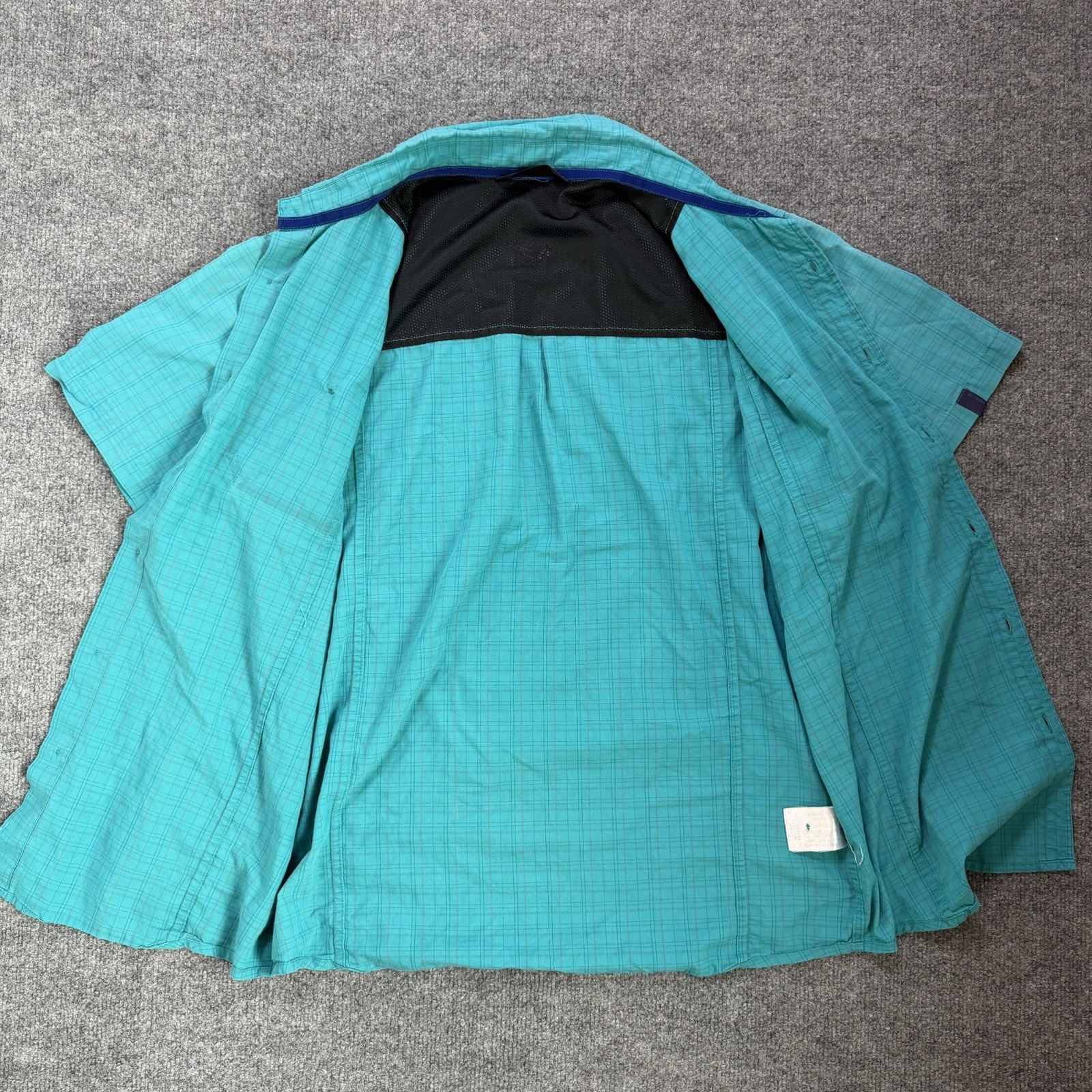 Vintage Arc’teryx Checked Short Sleeve Button Down Camping Shirt Men’s Medium*