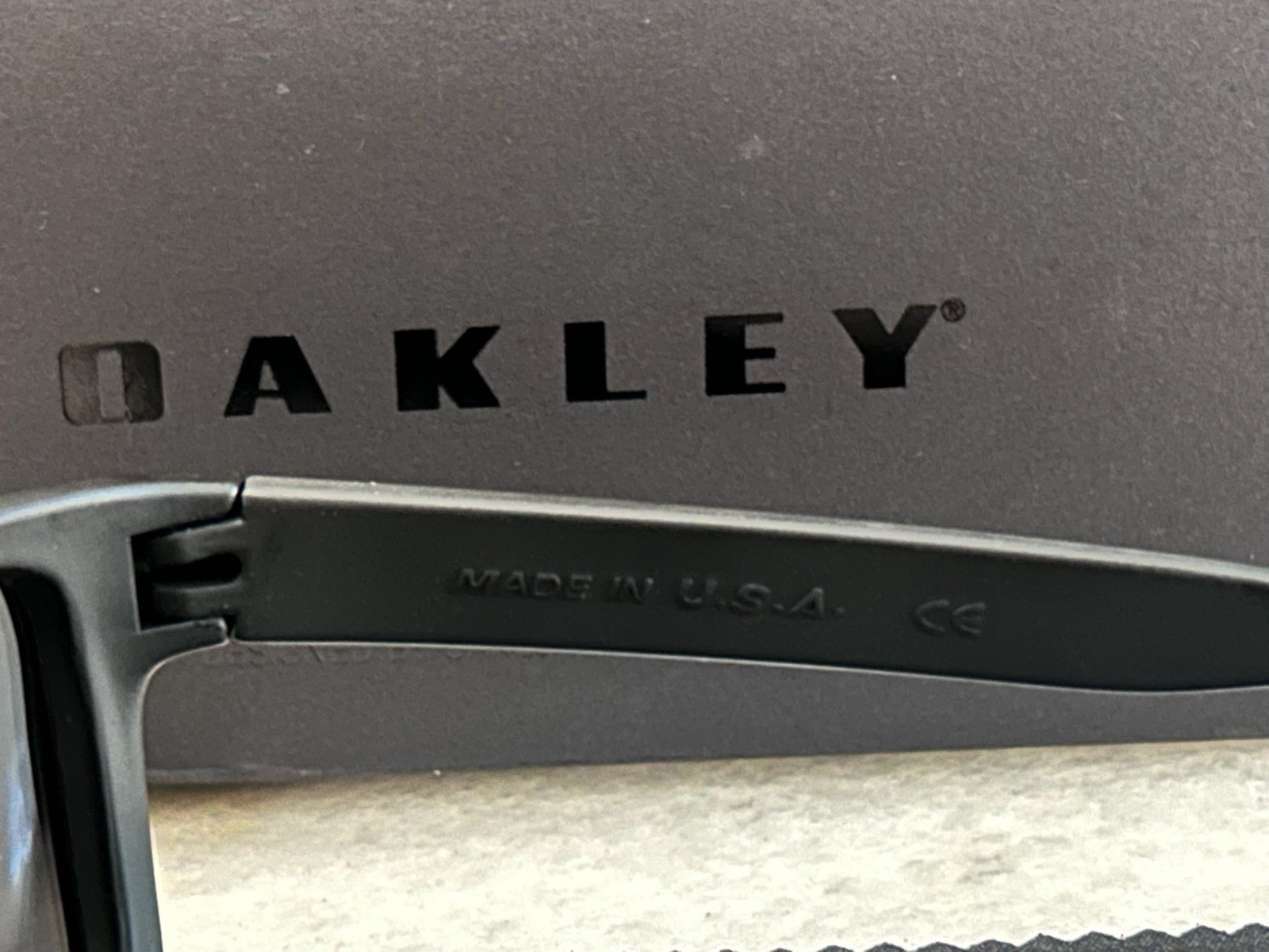 New Oakley Holbrook Polarized Black Lens Sunglasses Matte Black Frame OO9102