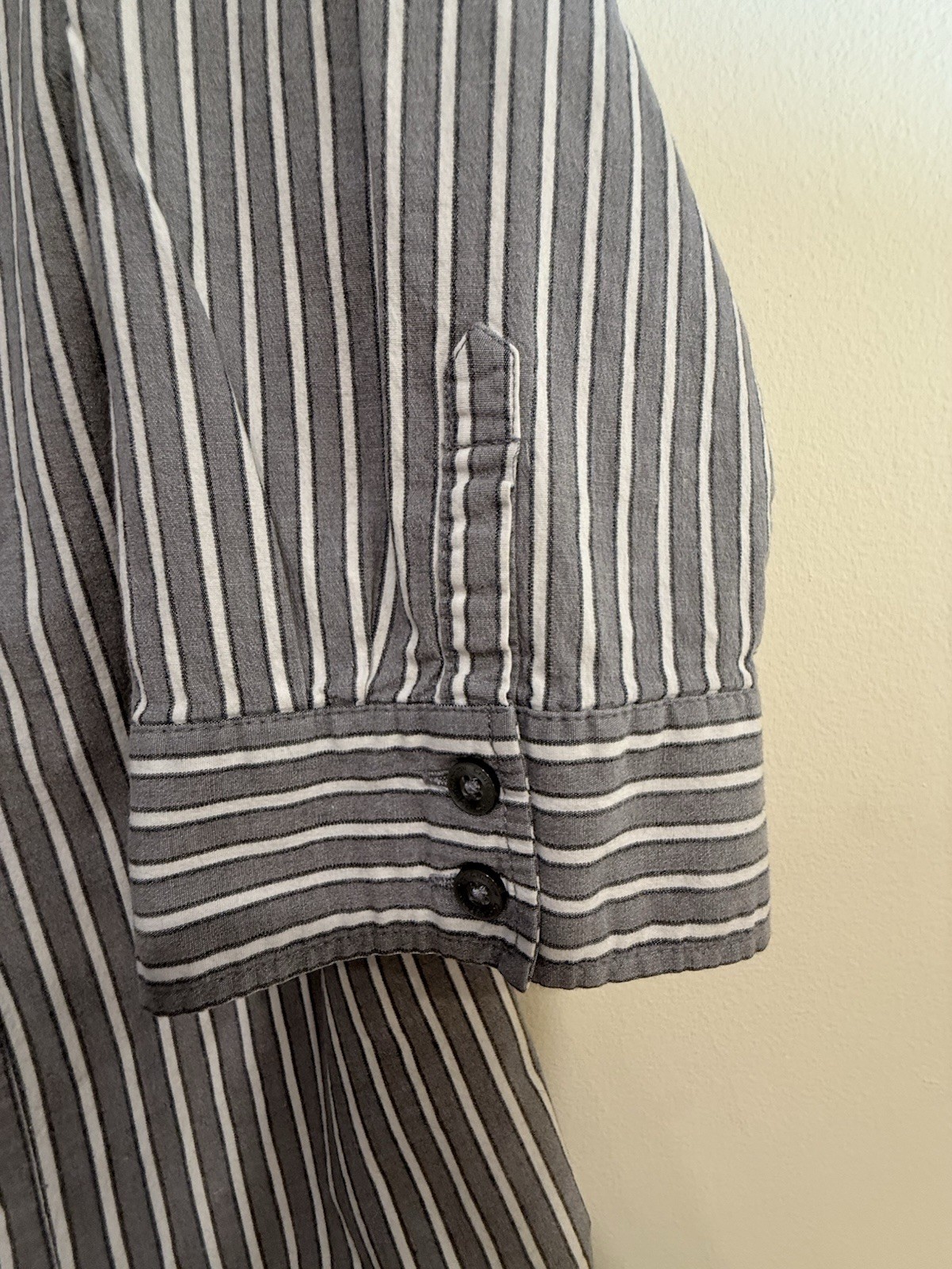 Classic Croft & Barrow Women XL Gray/White Striped Stretch 3/4 Sleeve Button-Up