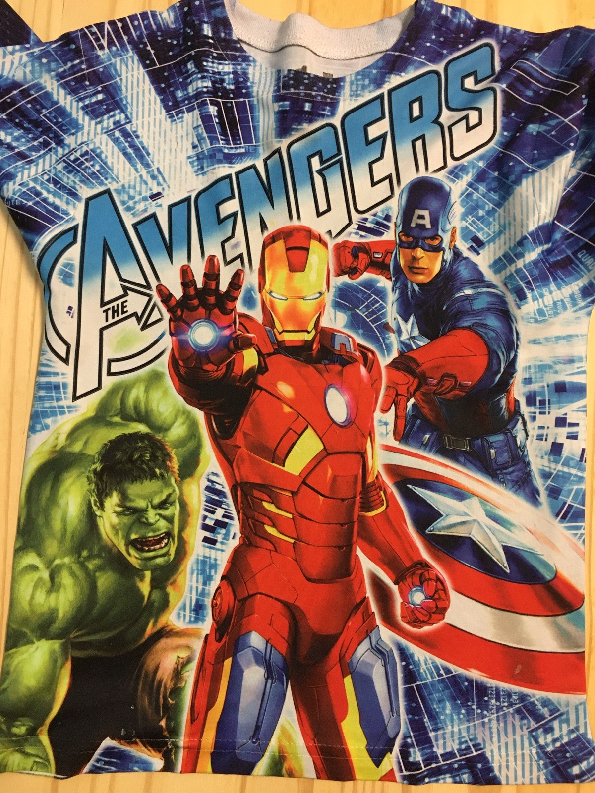 Cartoon Network Boys Size 6/7 Marvel Avengers Athletic Shirt Bright Graphics.