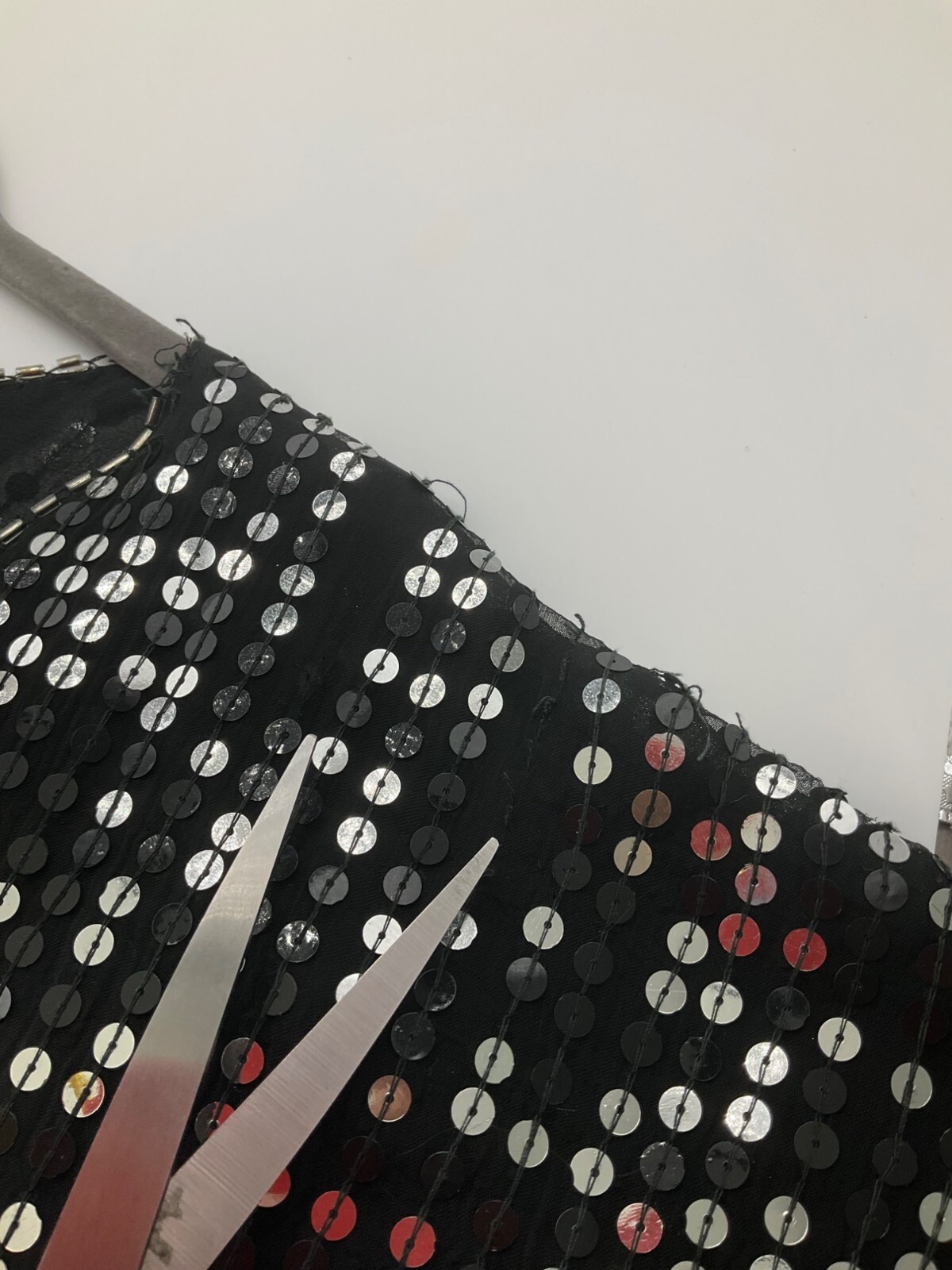 VTG Sequins Queen Medium Silk Beaded Top Black Silver Sequin Floral Embellished*