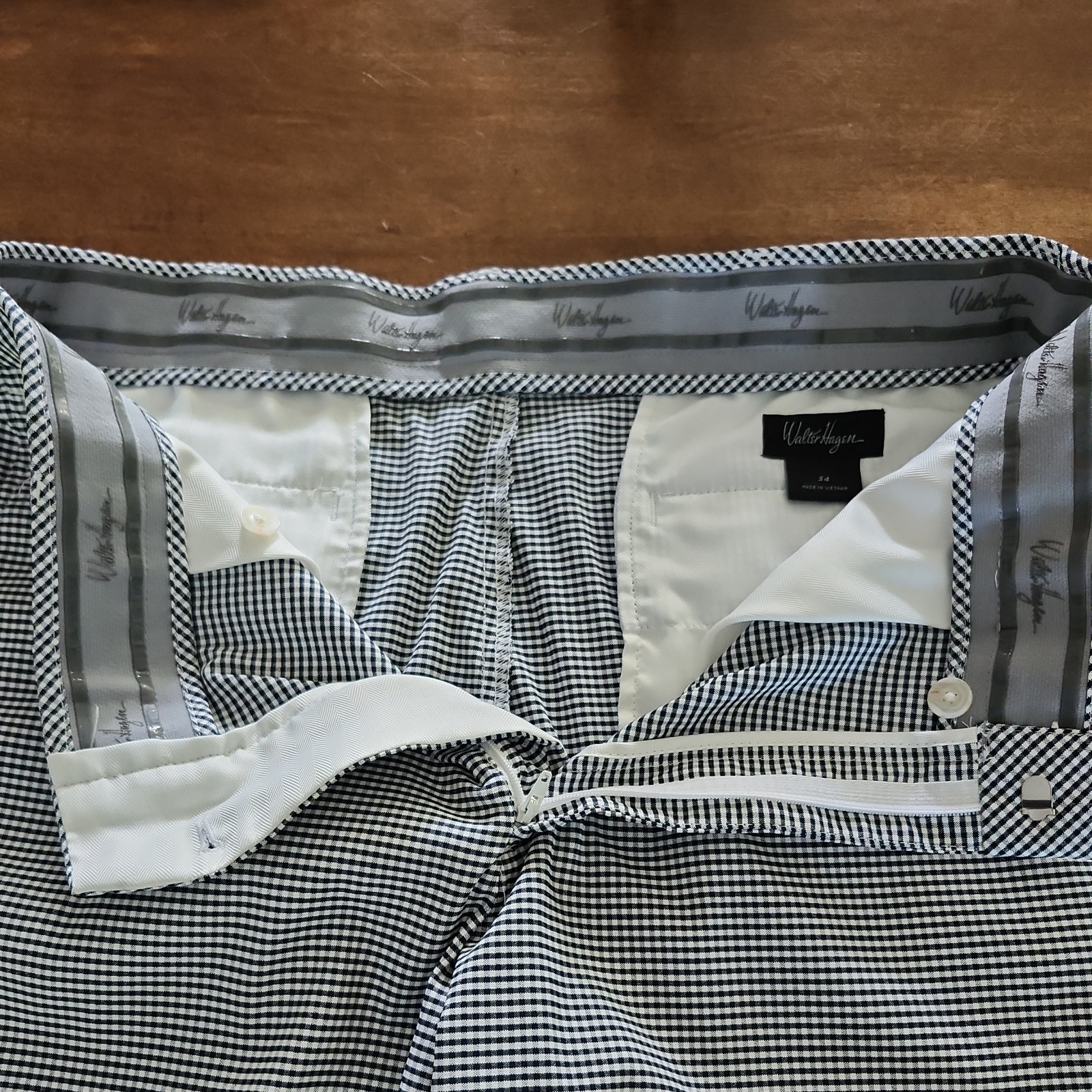 Walter Hagen Men’s Flat Front 9″ Inseam Poly Stretch Checkered Golf Shorts 34
